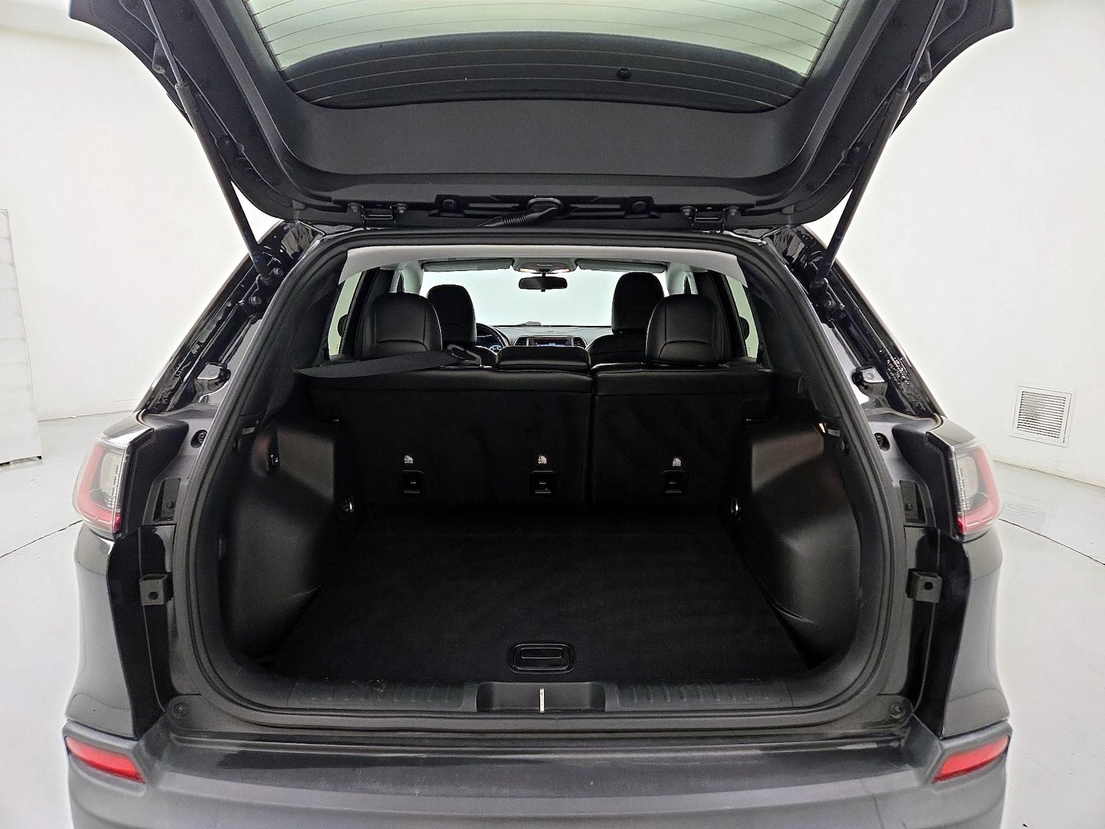 2019 Jeep Cherokee Latitude Plus - Photo 21