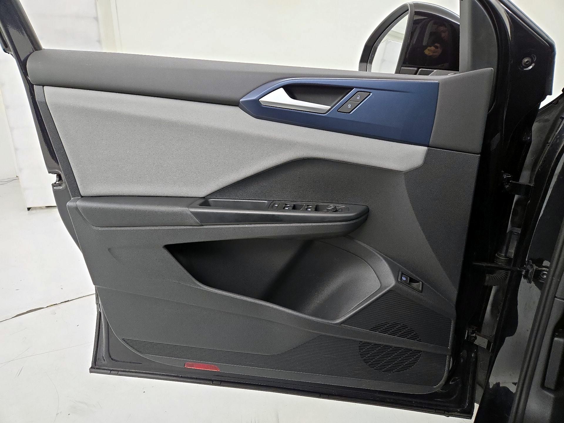 Thumbnail: 2022 Volkswagen Taos - 12