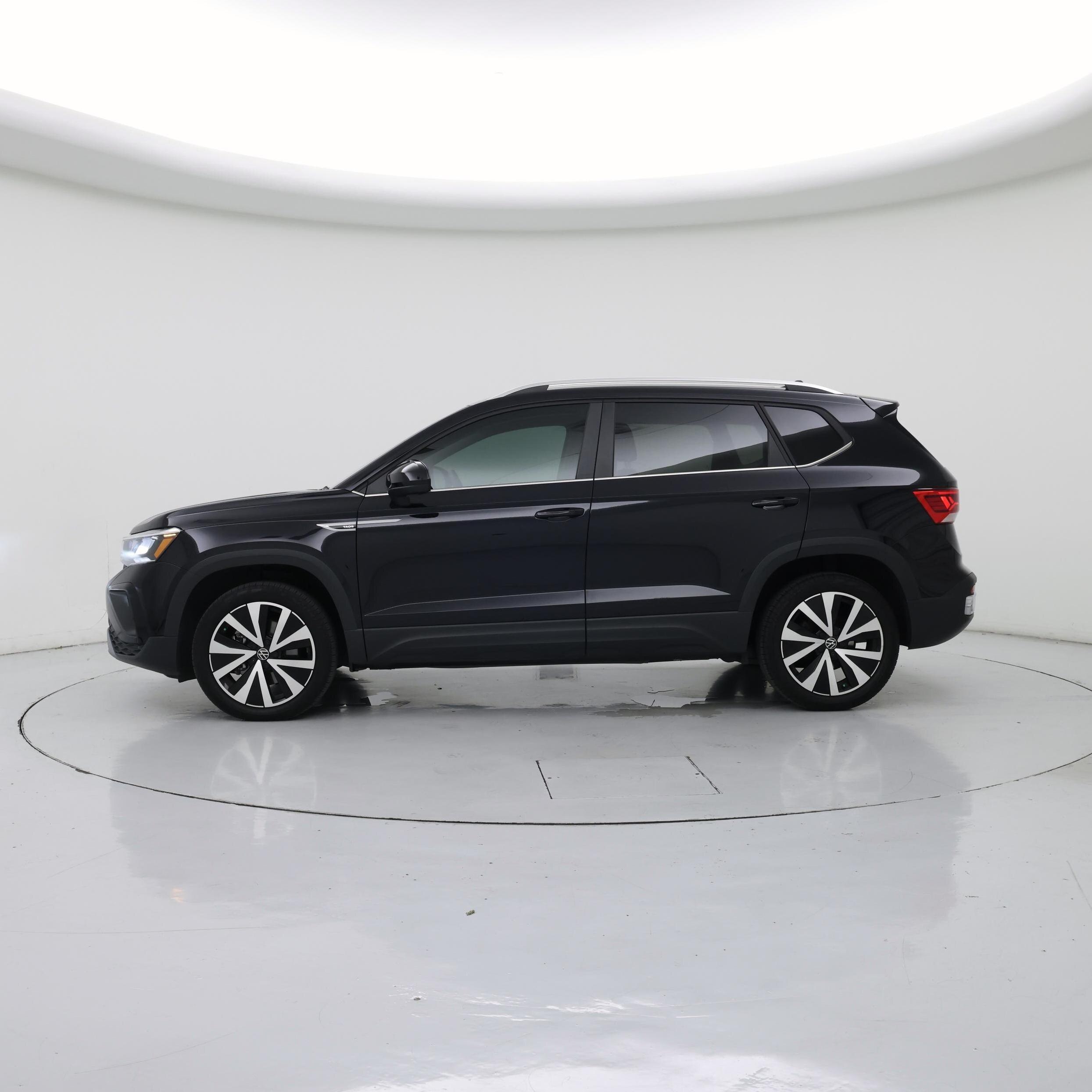 Thumbnail: 2022 Volkswagen Taos - 3