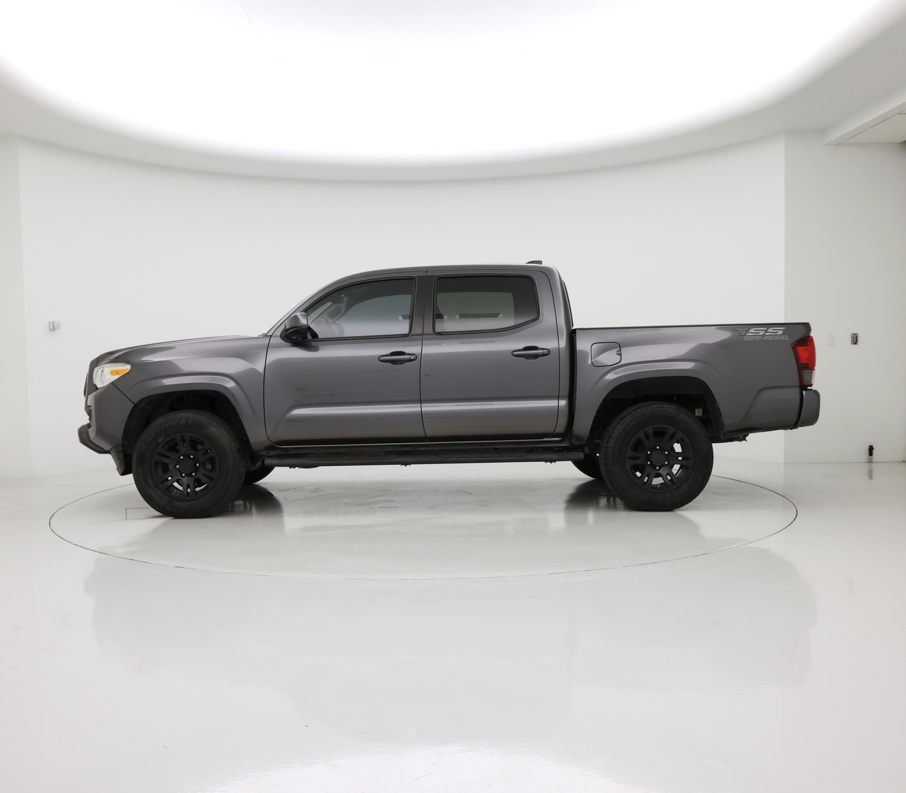 Thumbnail: 2020 Toyota Tacoma - 3