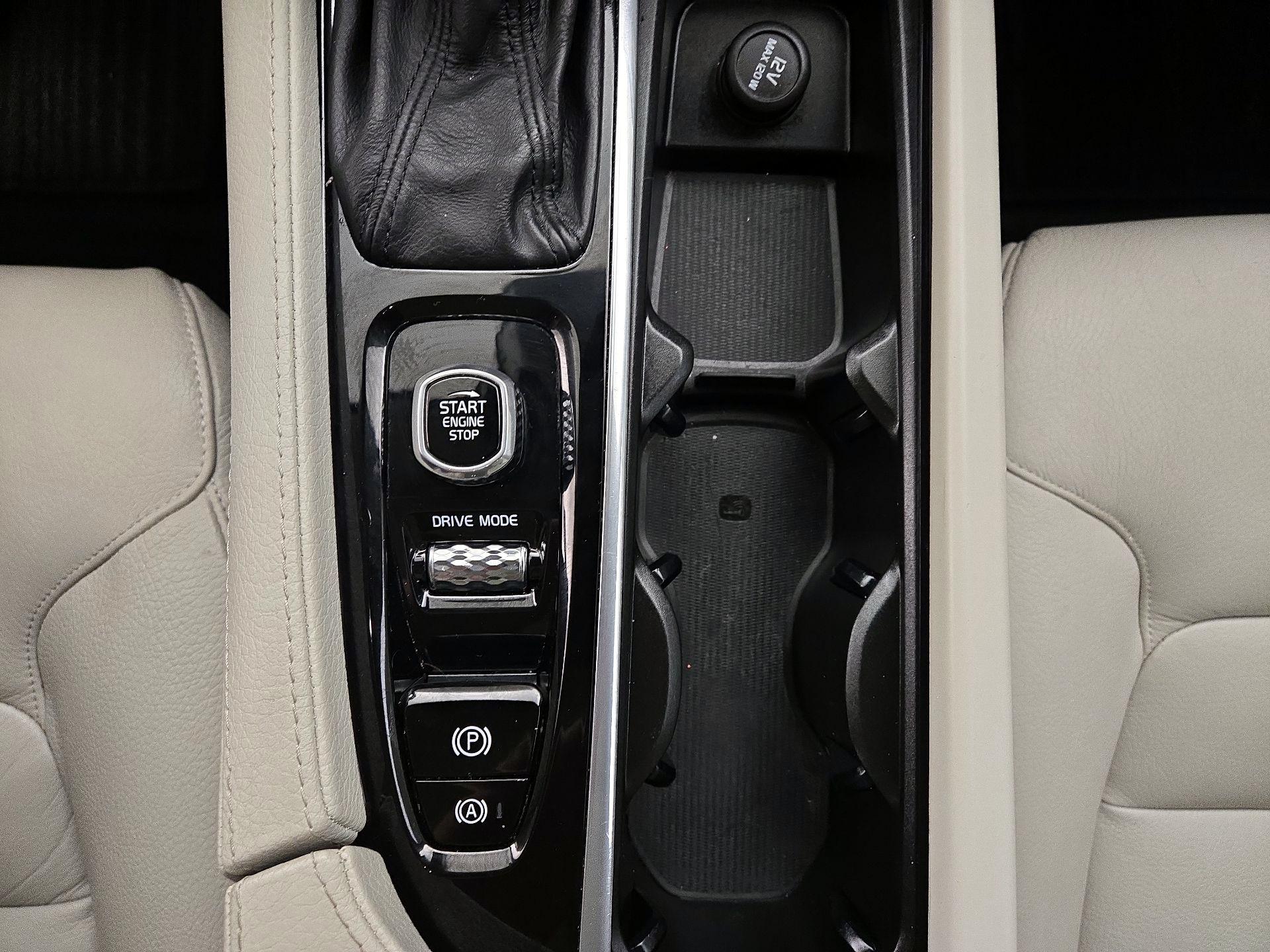 Thumbnail: 2020 Volvo XC90 - 18
