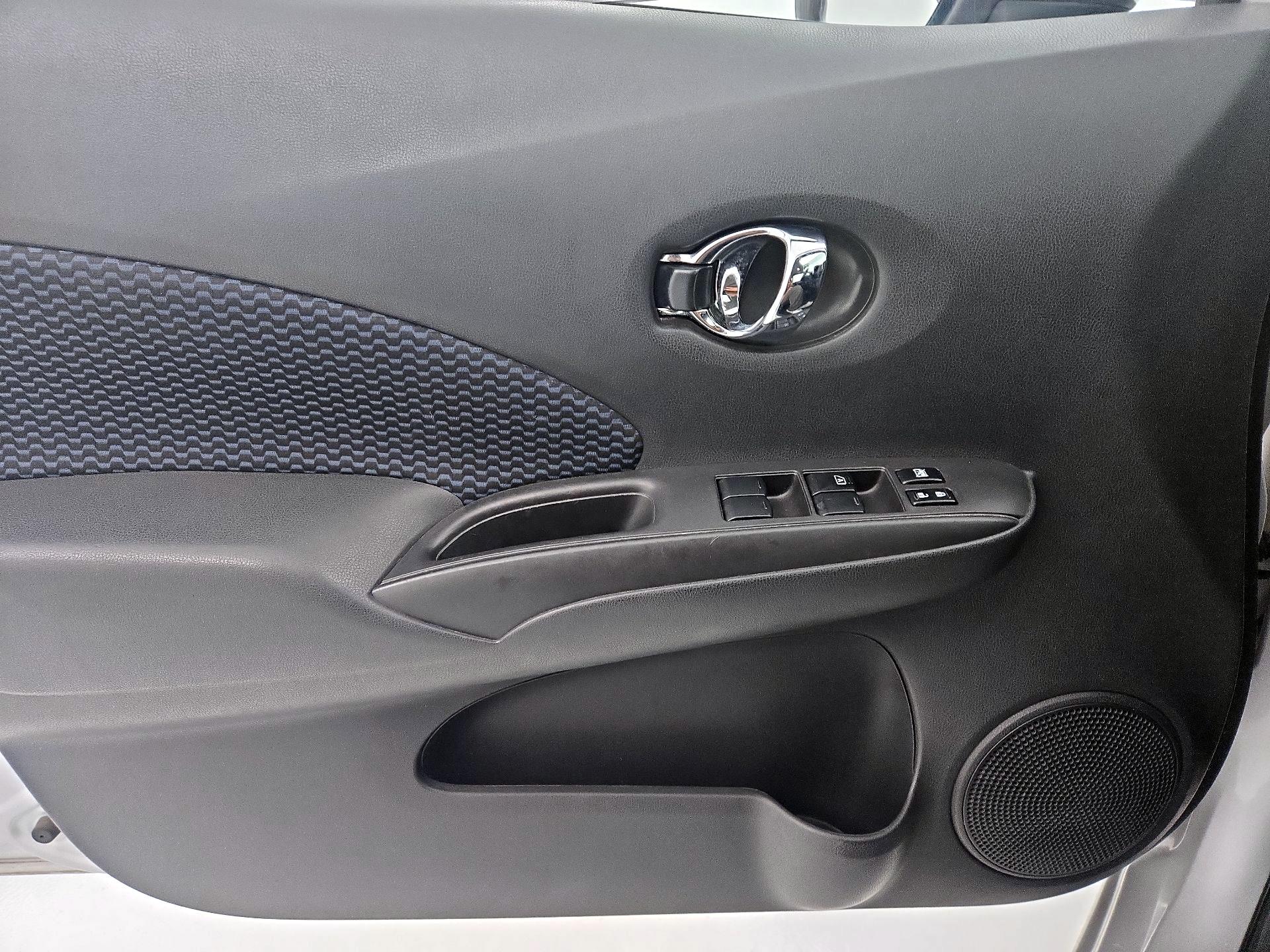 Thumbnail: 2016 Nissan Versa Note - 12