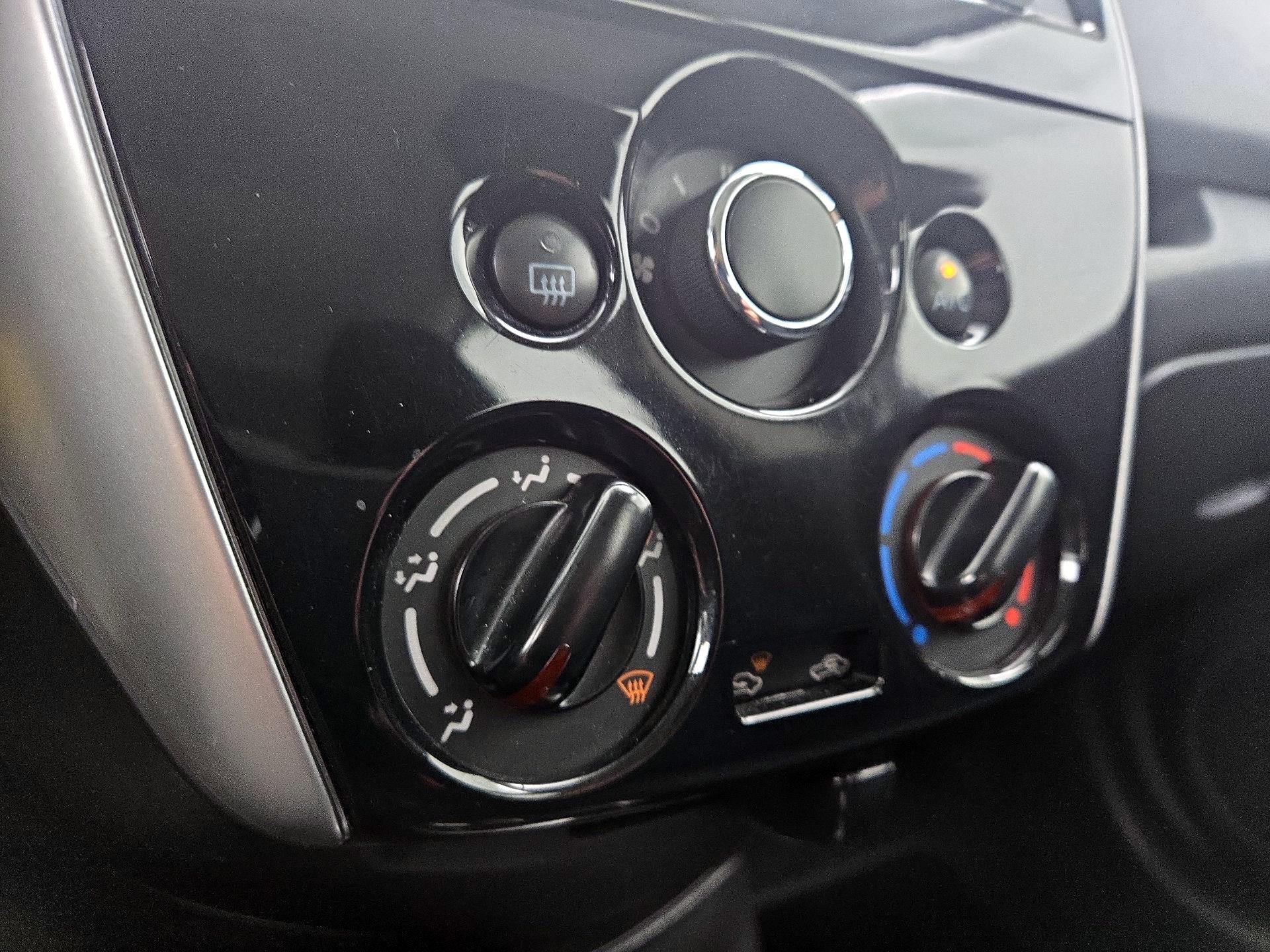 Thumbnail: 2016 Nissan Versa Note - 16