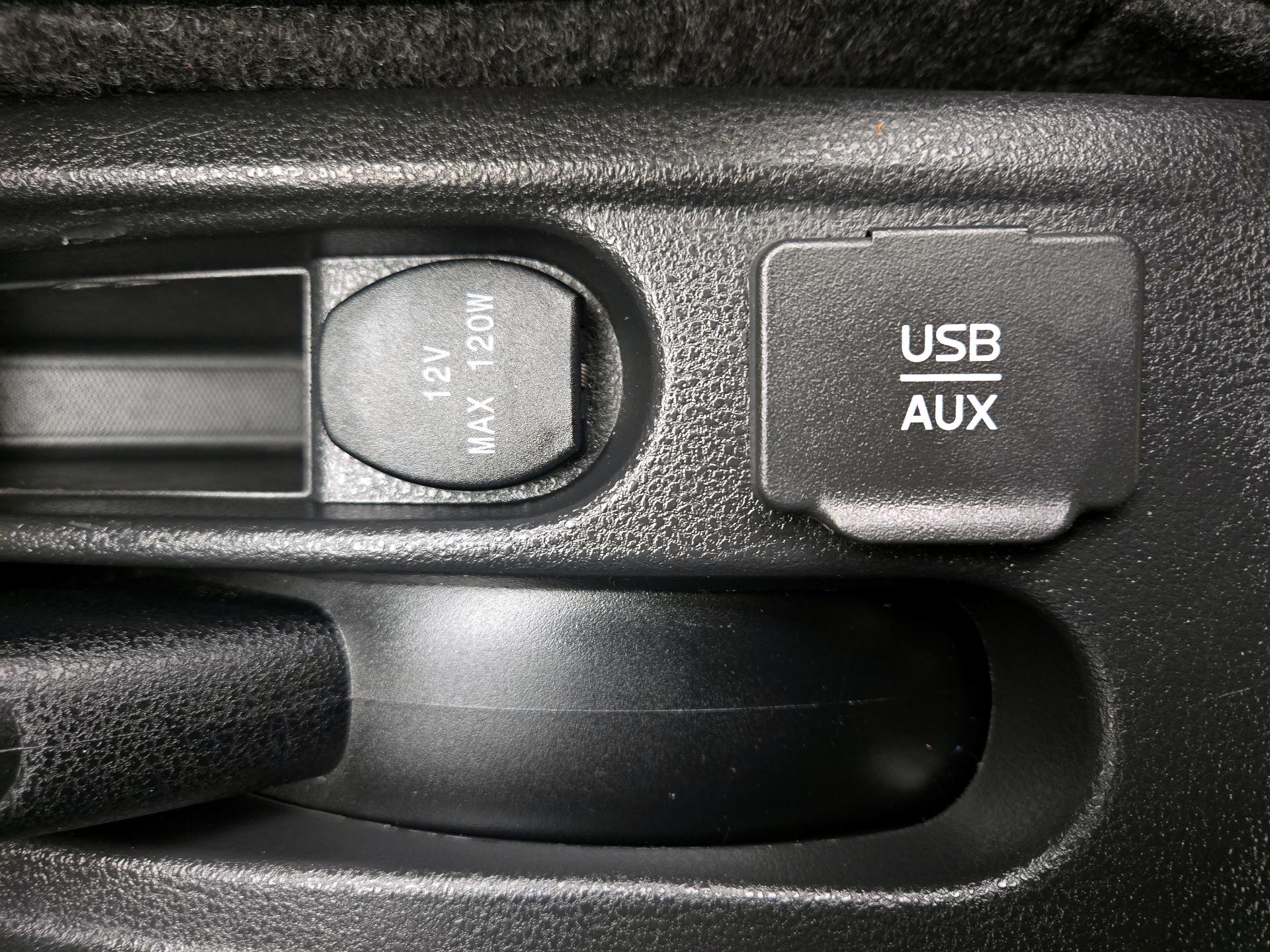 Thumbnail: 2016 Nissan Versa Note - 18