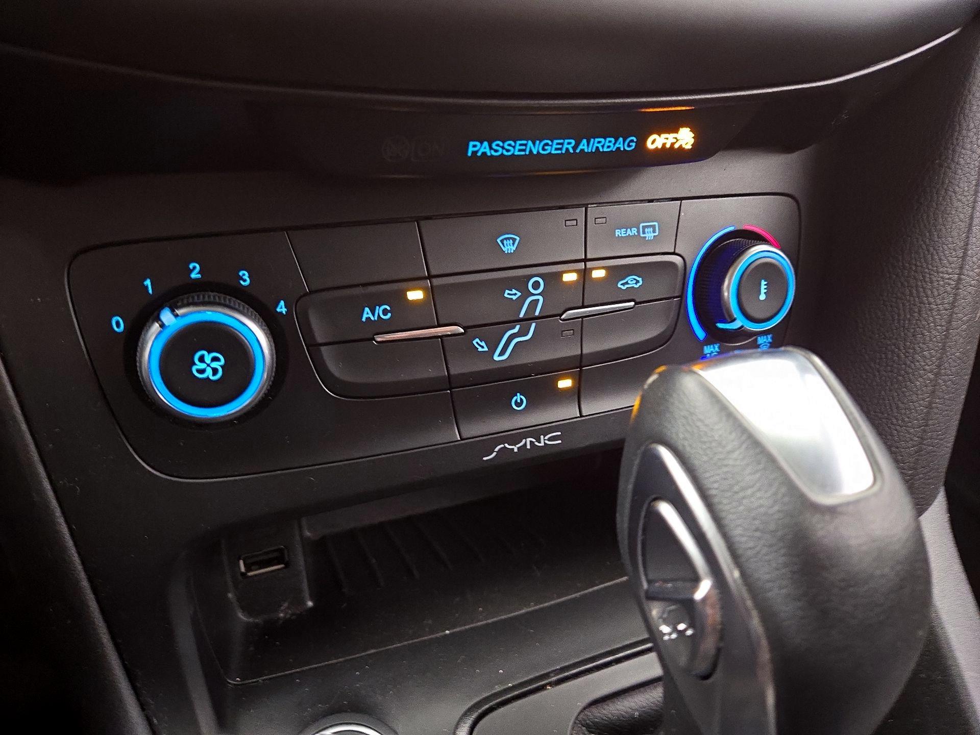 Thumbnail: 2016 Ford Focus - 16