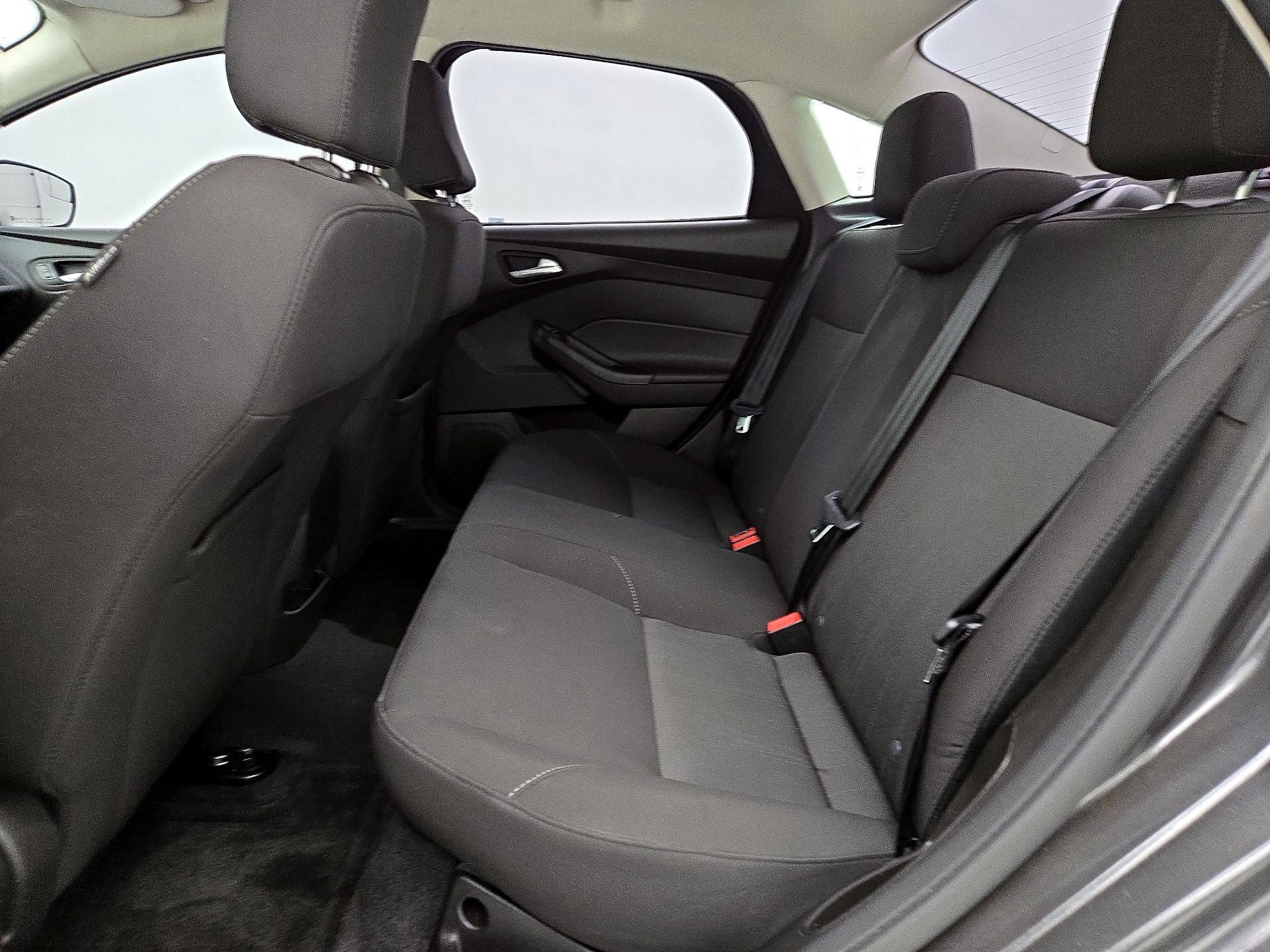 Thumbnail: 2016 Ford Focus - 19