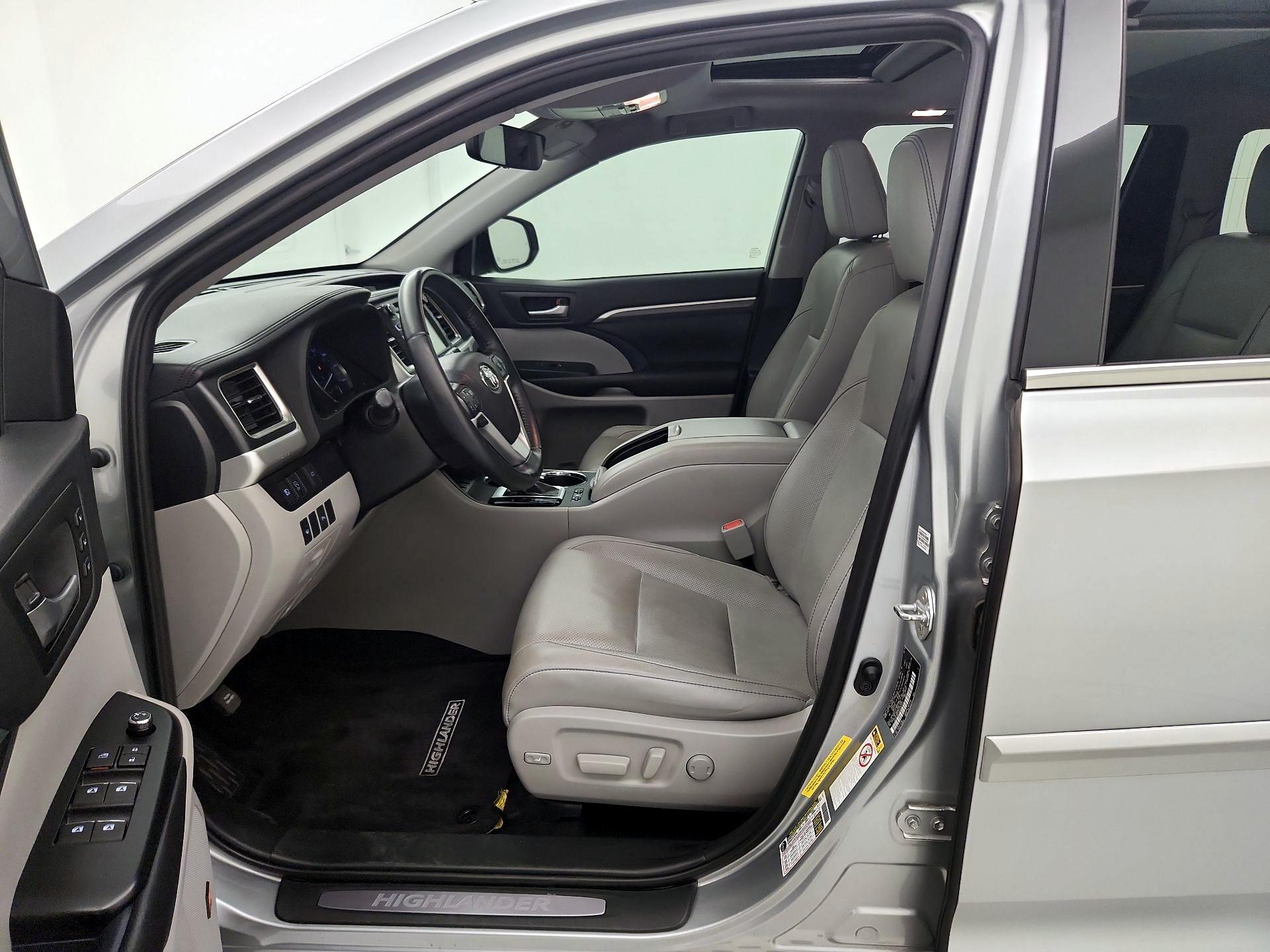 Thumbnail: 2019 Toyota Highlander - 11