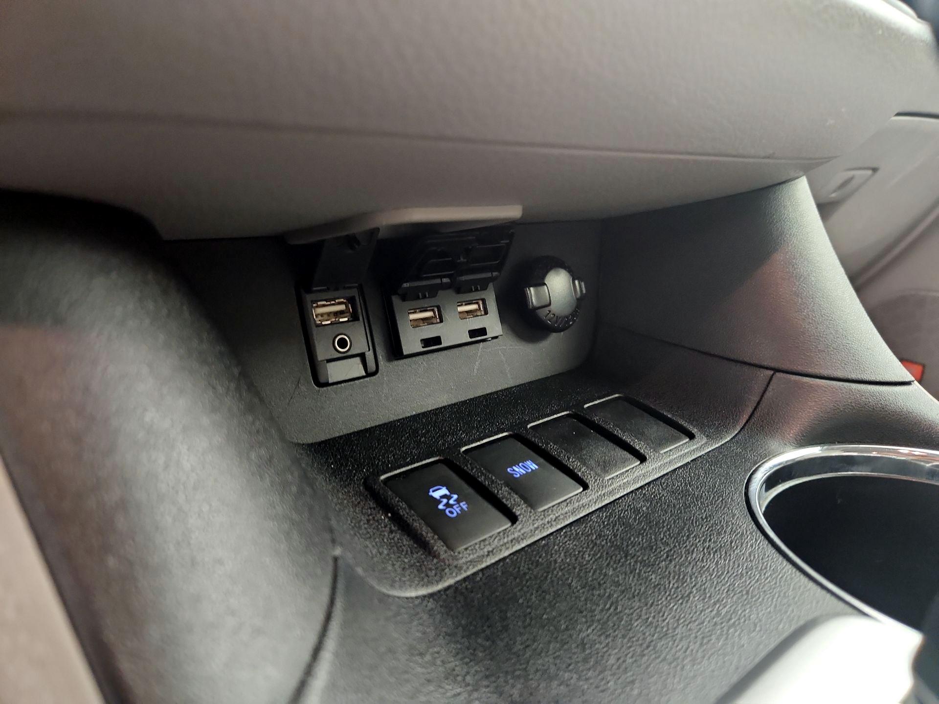 Thumbnail: 2019 Toyota Highlander - 19