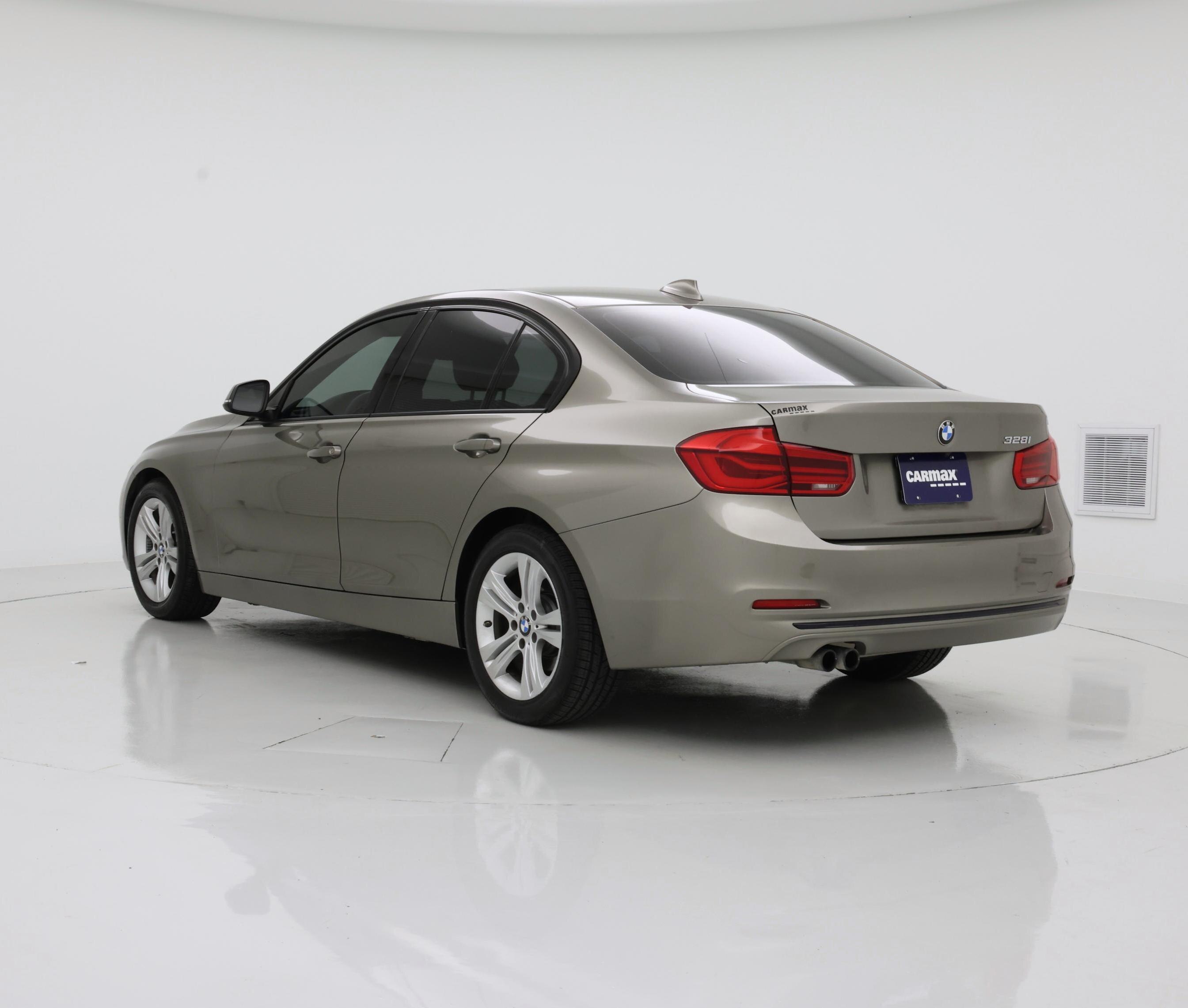 Thumbnail: 2016 BMW 3 Series - 2