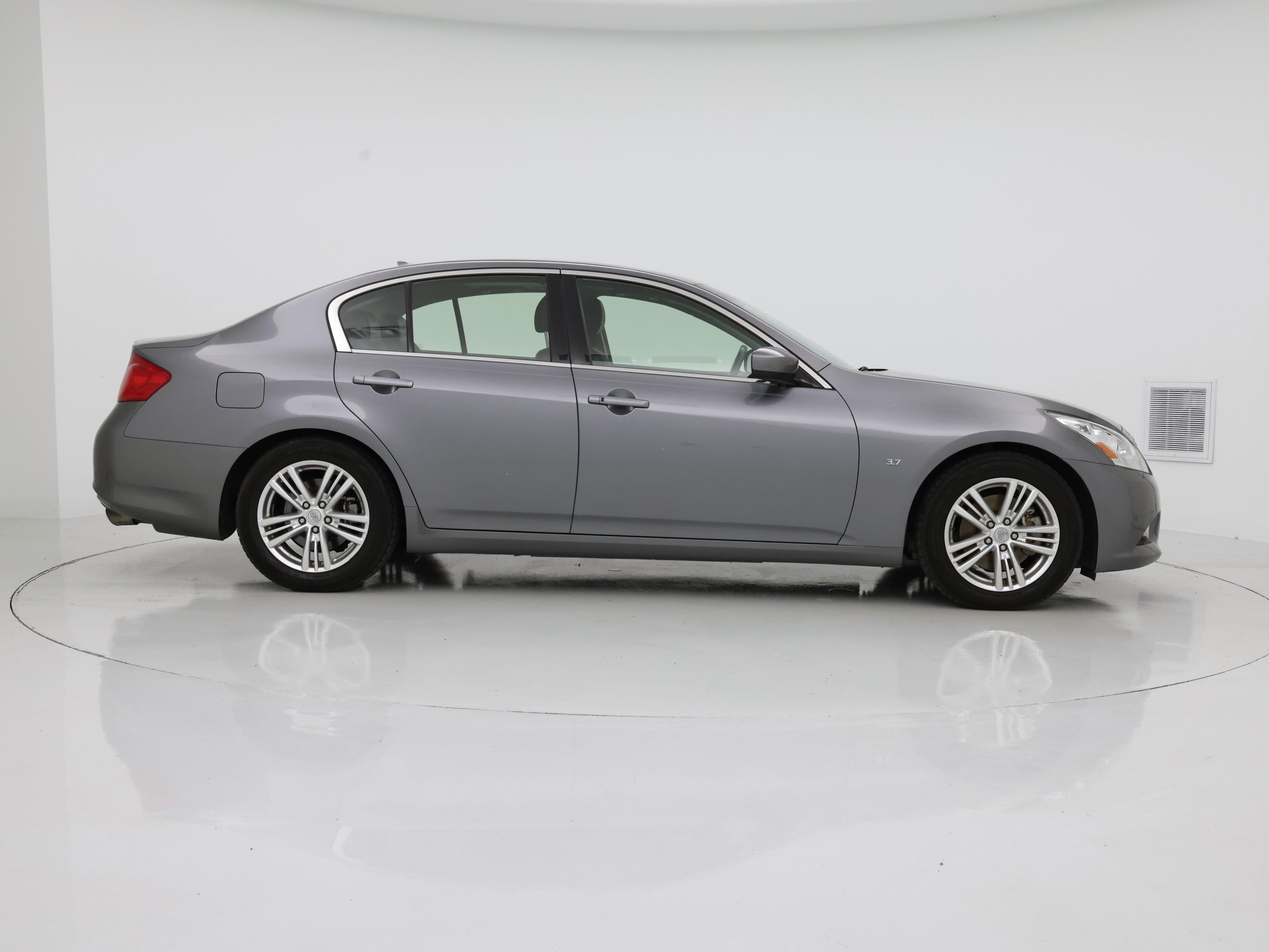Thumbnail: 2015 INFINITI  - 7