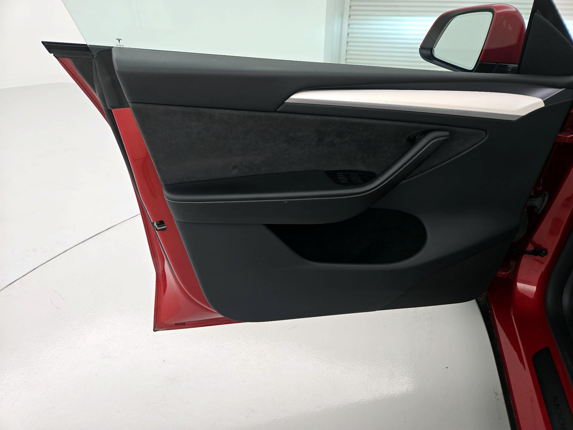 Thumbnail: 2023 Tesla Model Y - 12
