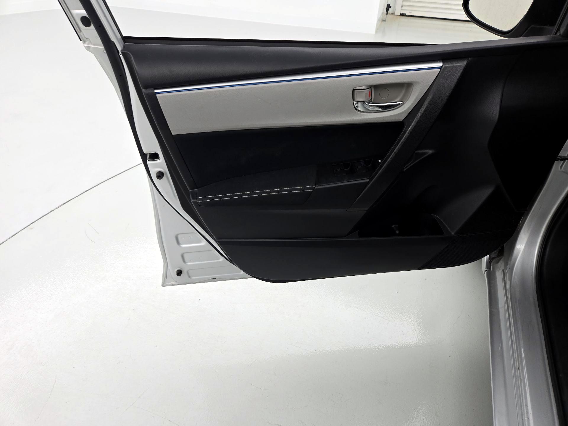 Thumbnail: 2015 Toyota Corolla - 12
