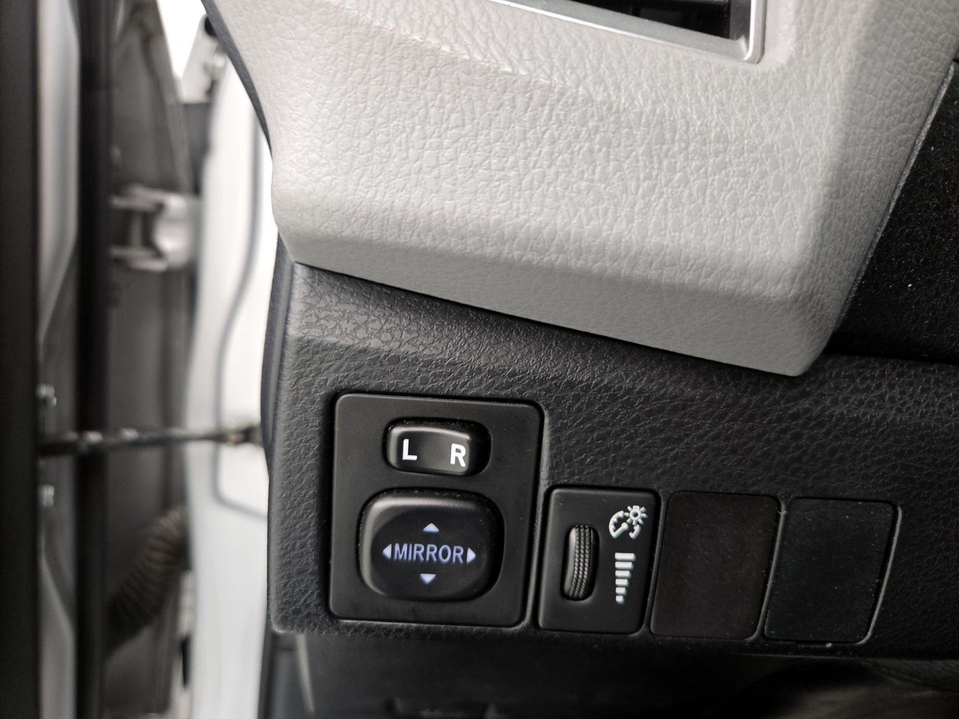 Thumbnail: 2015 Toyota Corolla - 13