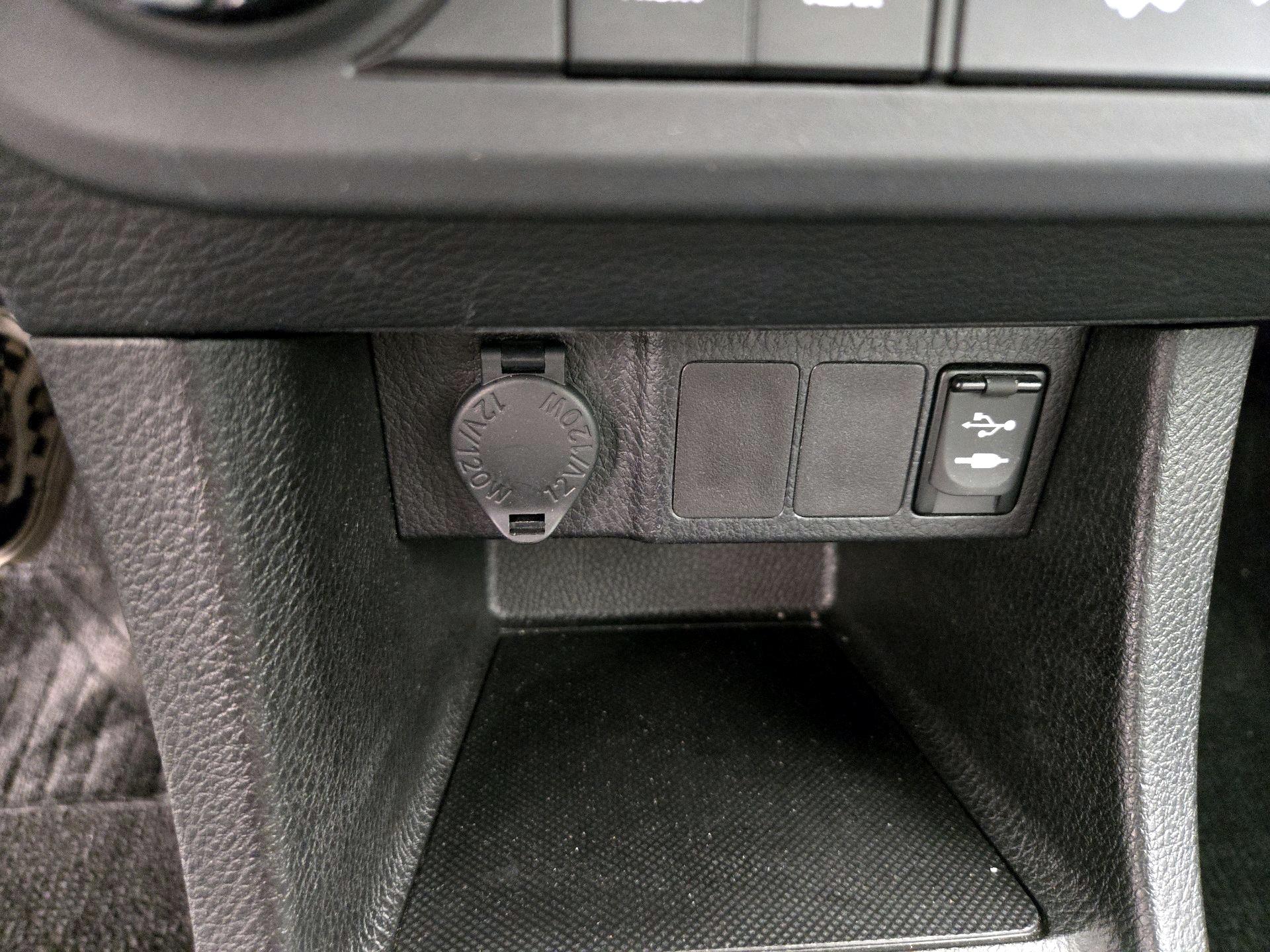 Thumbnail: 2015 Toyota Corolla - 18