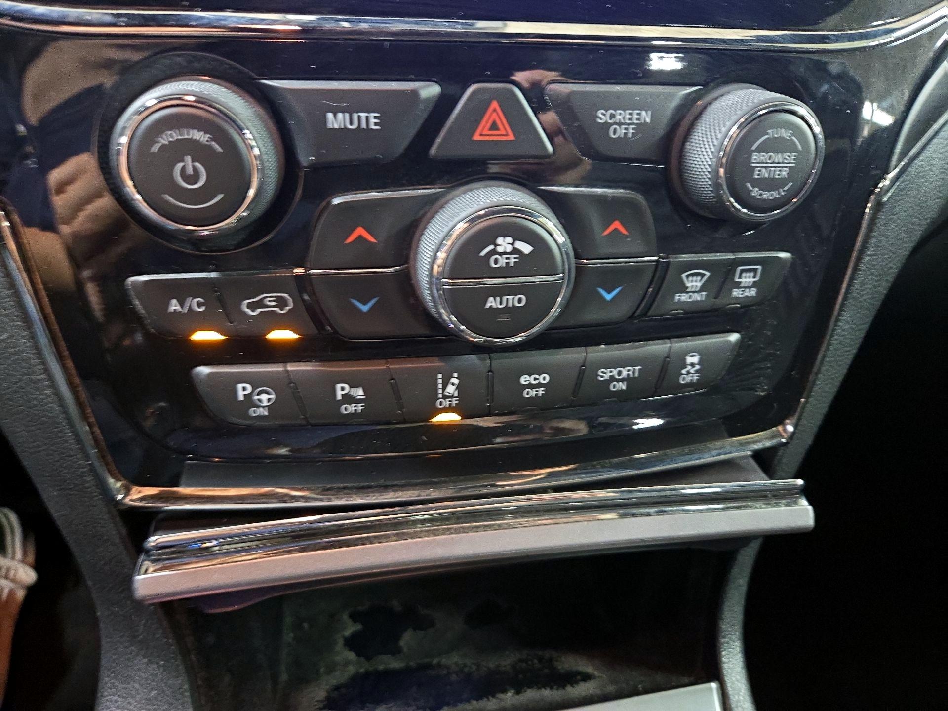Thumbnail: 2019 Jeep Grand Cherokee - 17