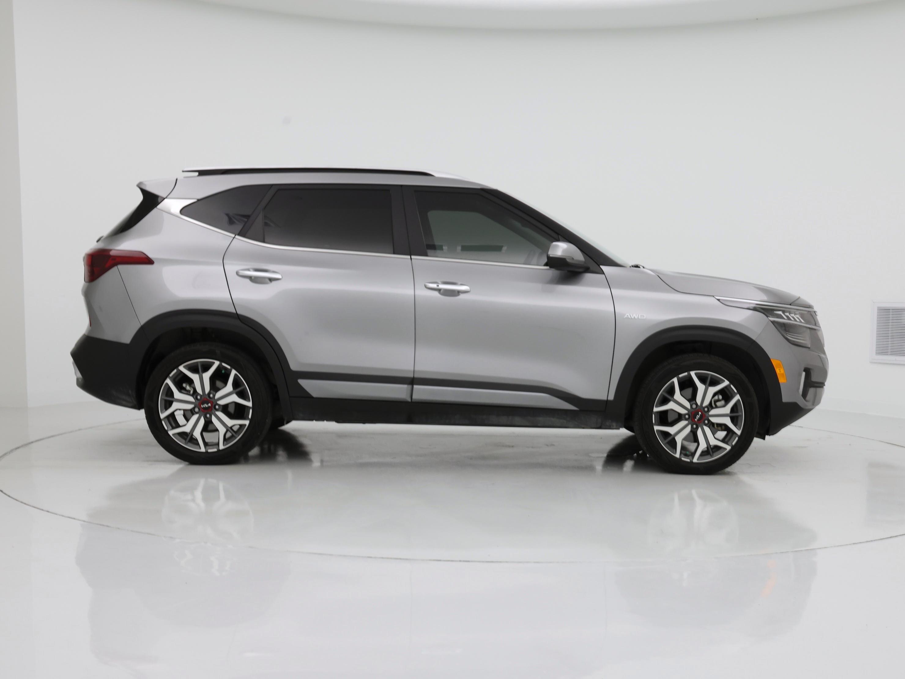 Thumbnail: 2023 Kia Seltos - 7
