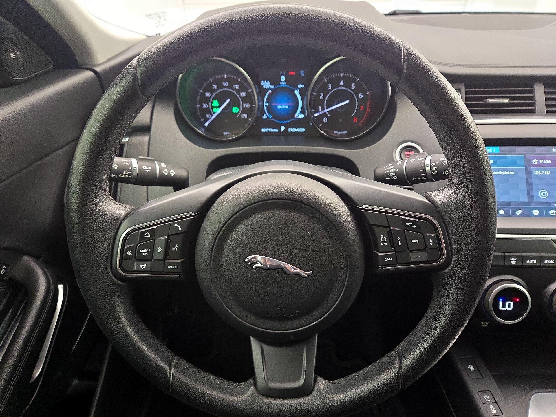 Thumbnail: 2020 Jaguar E-Pace - 10