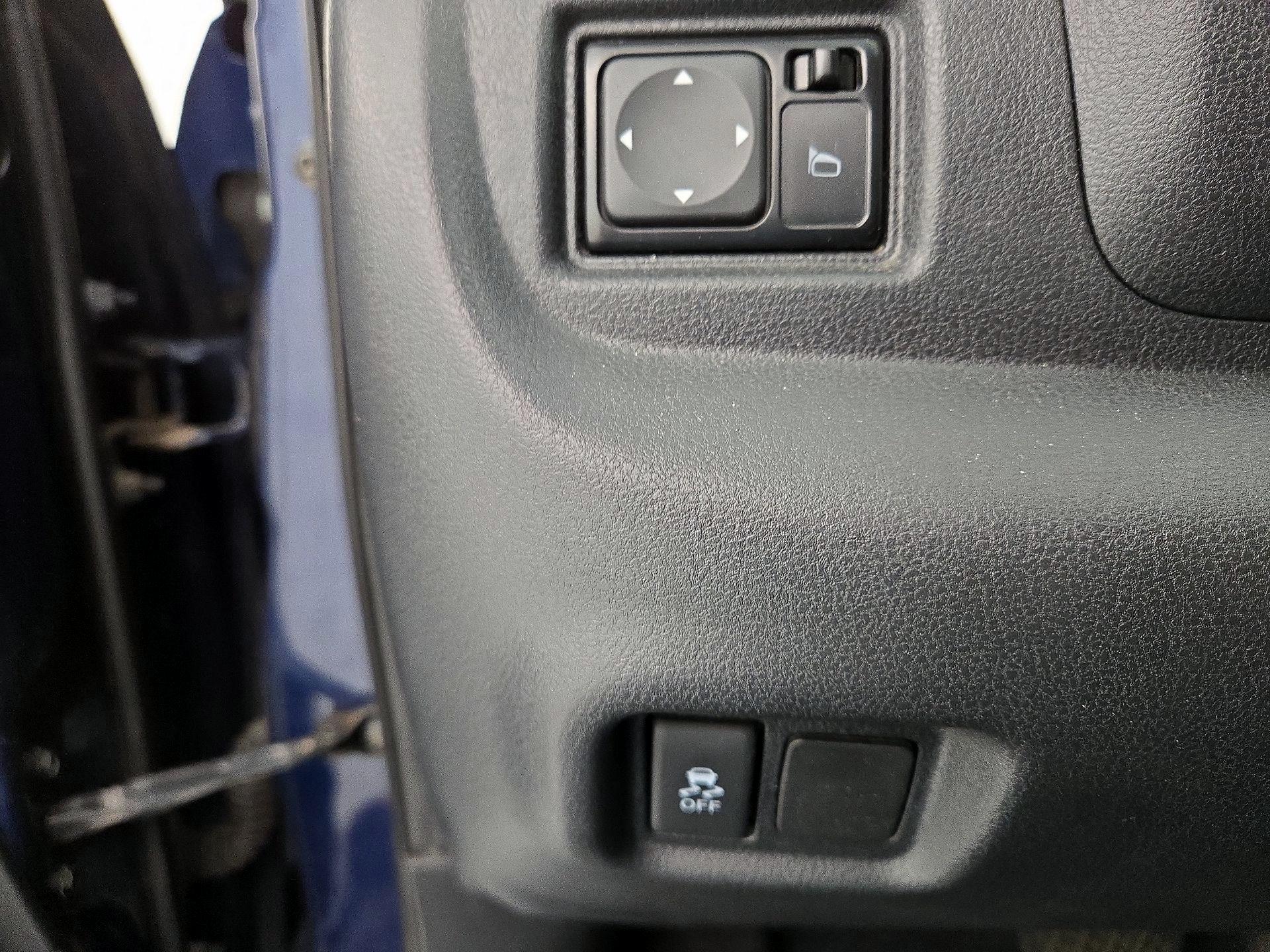 Thumbnail: 2013 Nissan Versa - 13