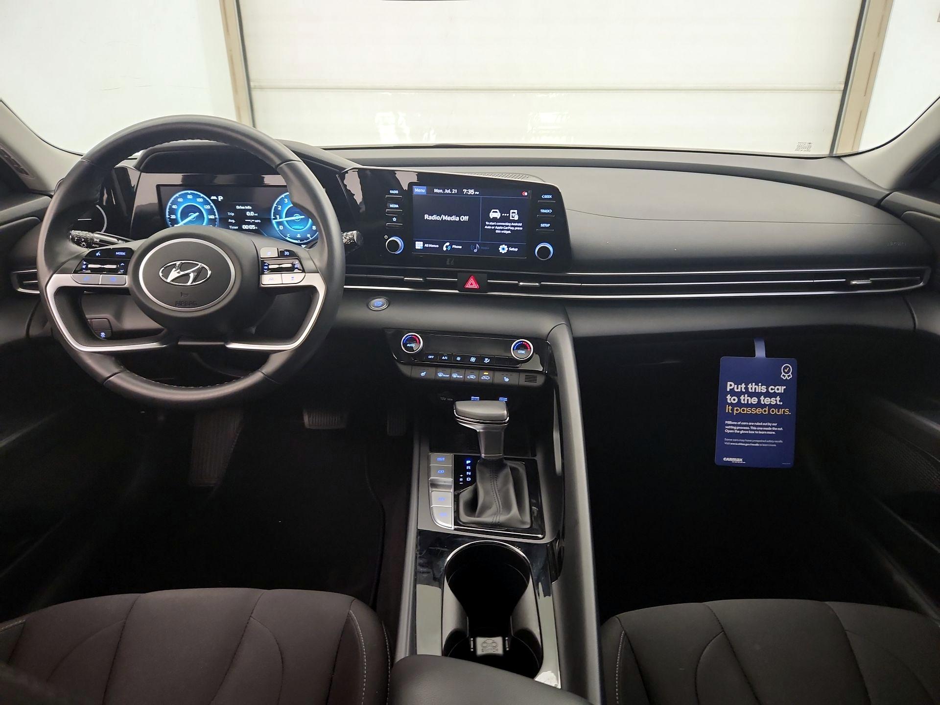 Thumbnail: 2022 Hyundai Elantra - 9