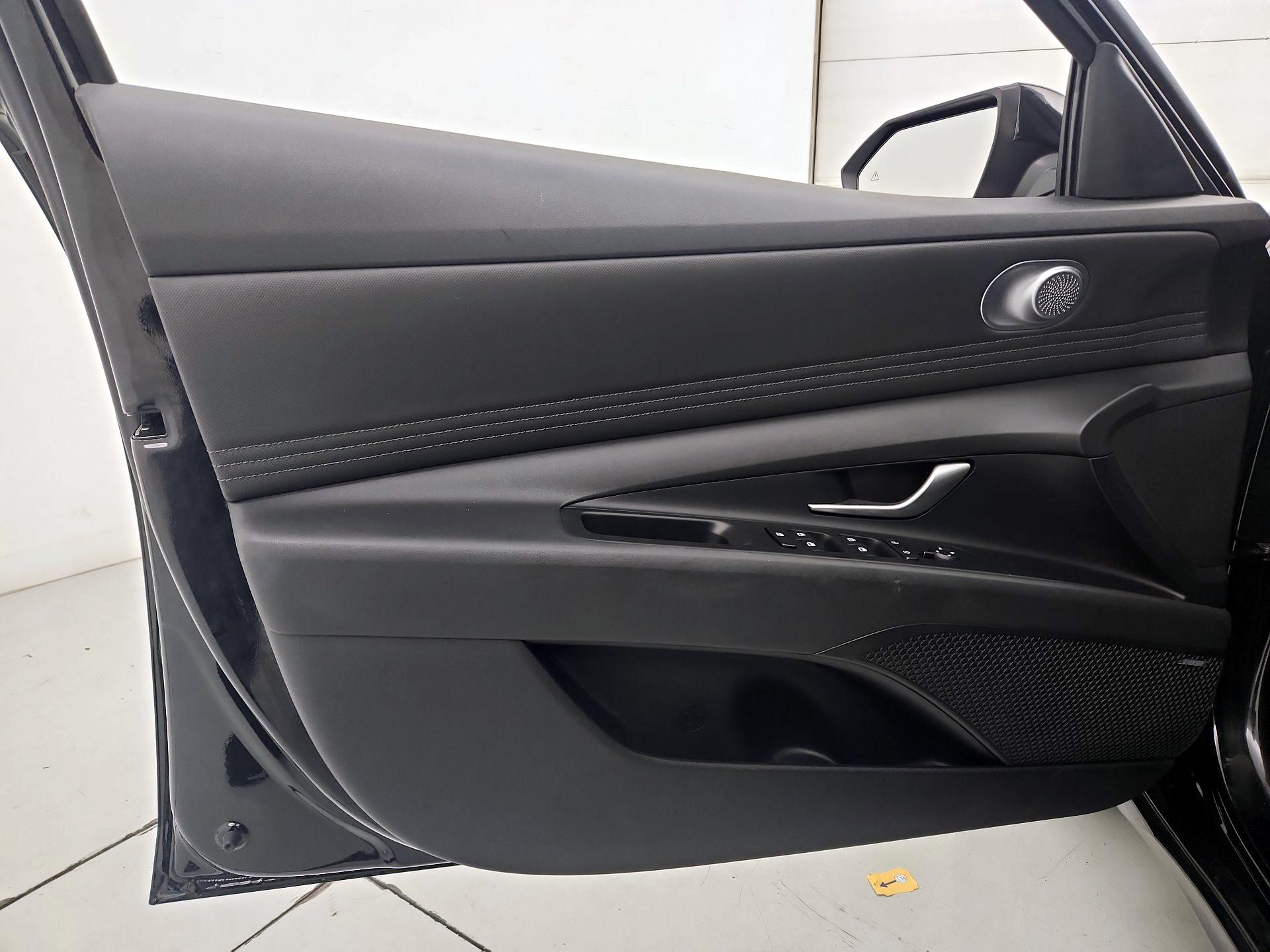 Thumbnail: 2022 Hyundai Elantra - 12