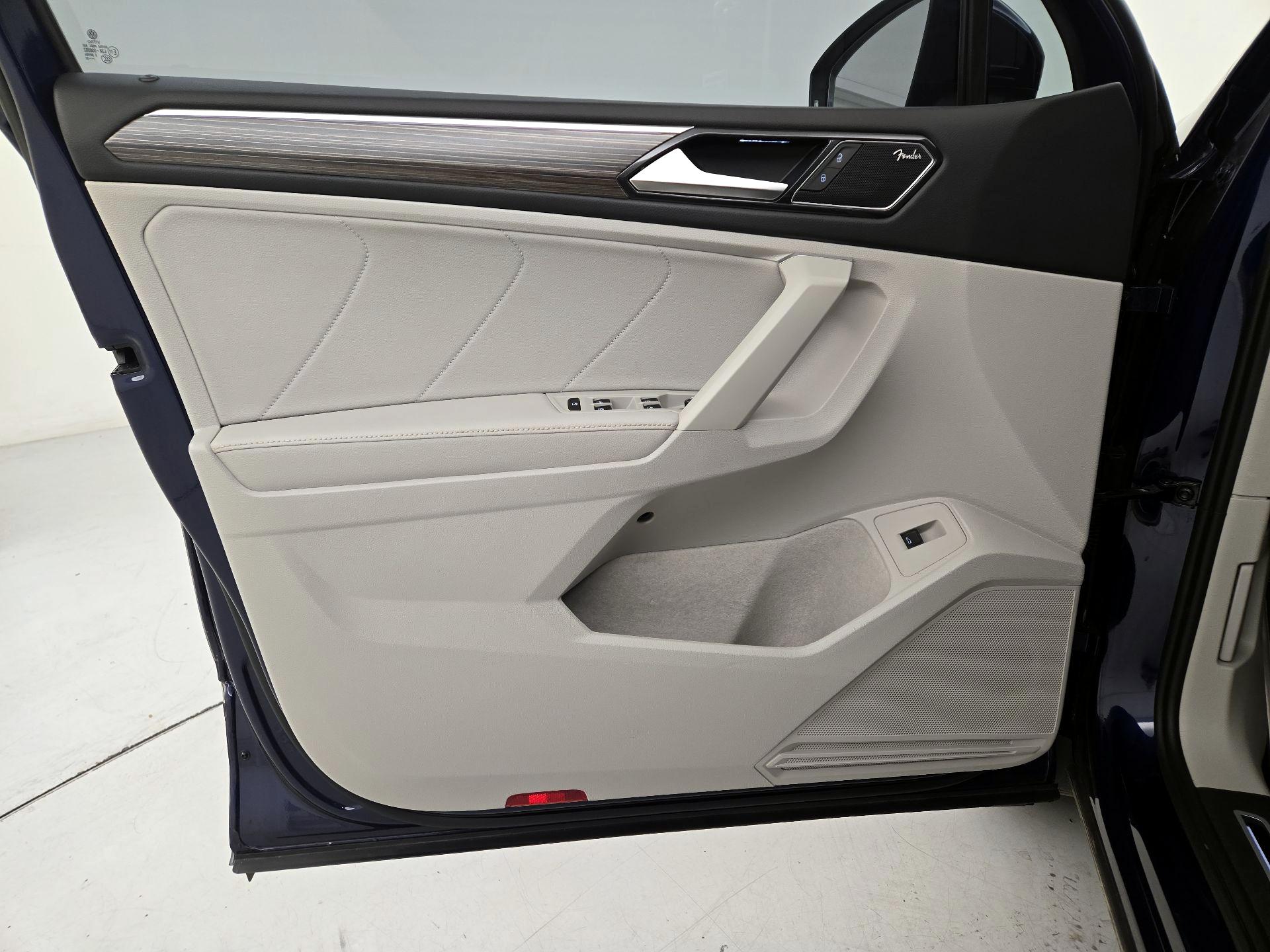 Thumbnail: 2022 Volkswagen Tiguan - 12