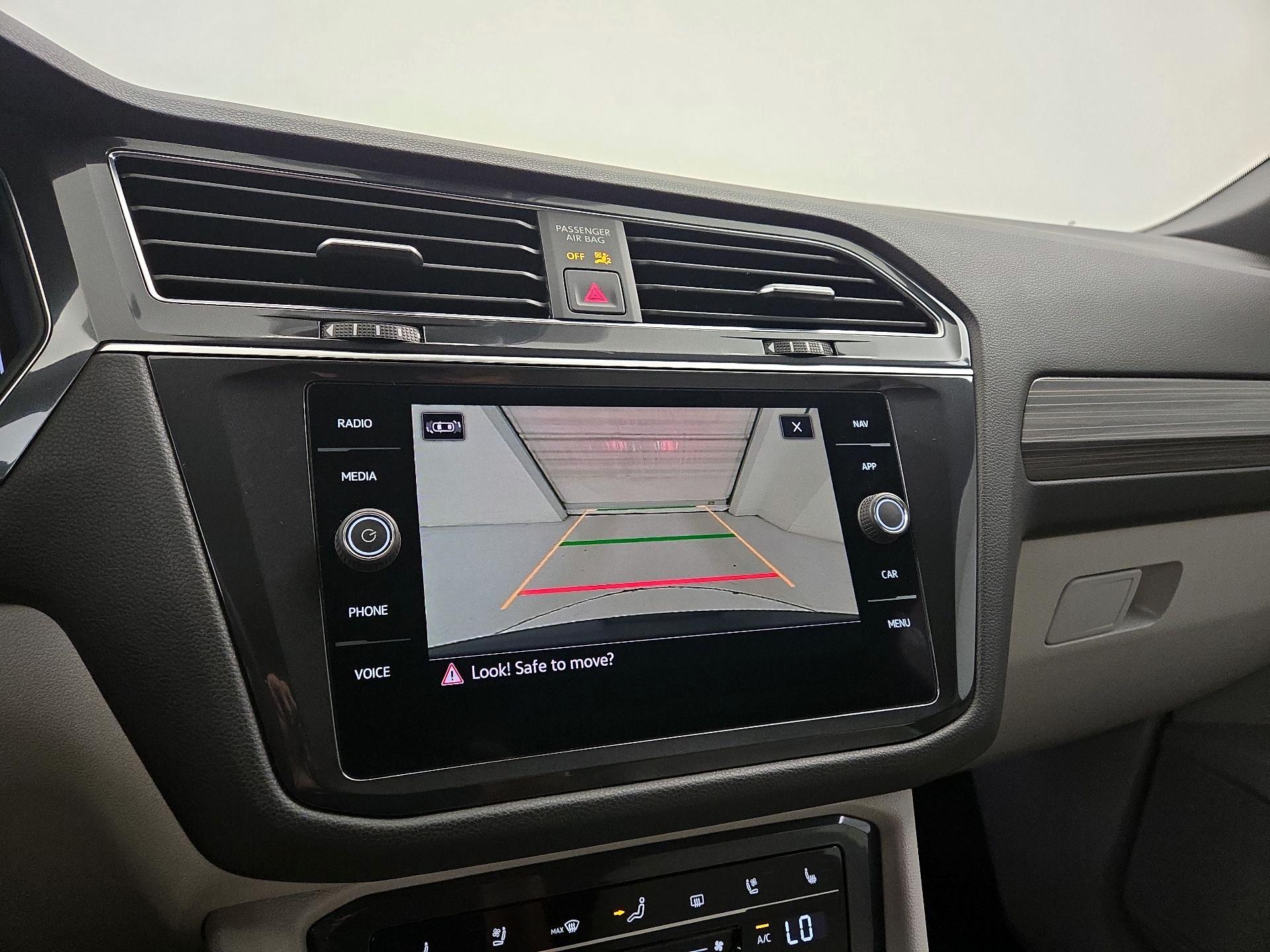 Thumbnail: 2022 Volkswagen Tiguan - 15