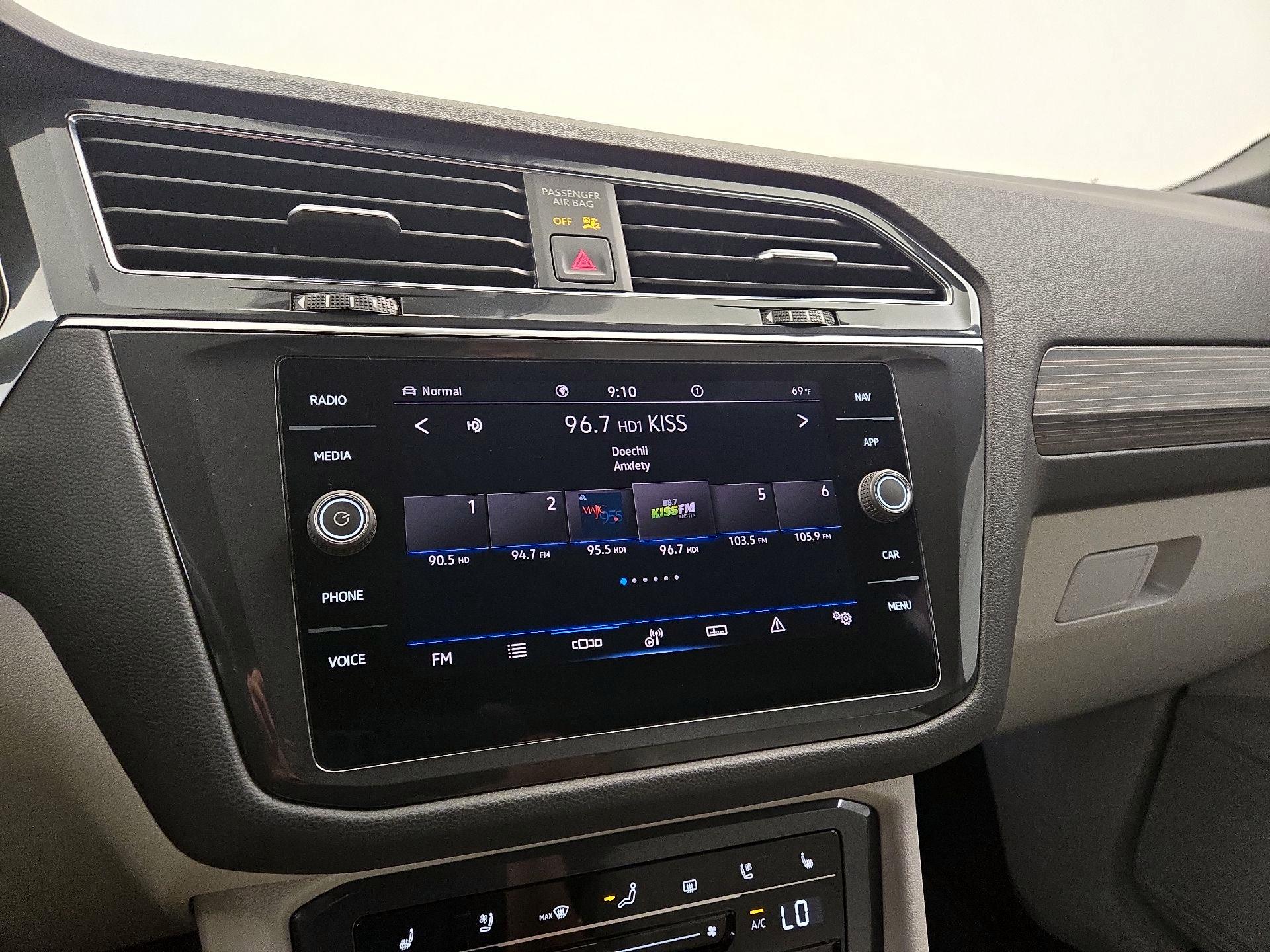Thumbnail: 2022 Volkswagen Tiguan - 16