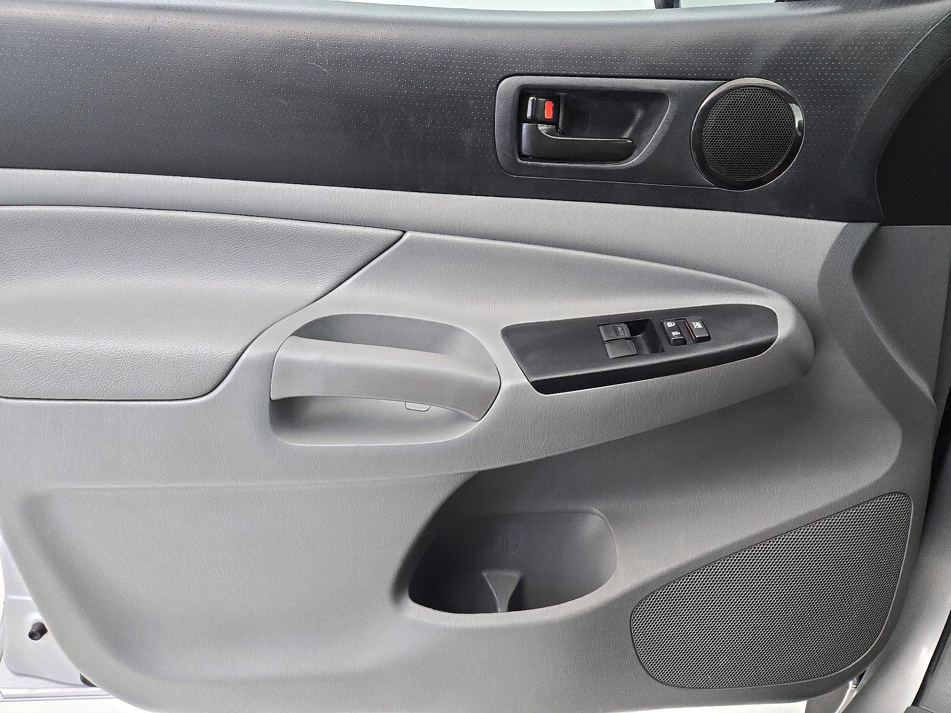 Thumbnail: 2013 Toyota Tacoma - 12