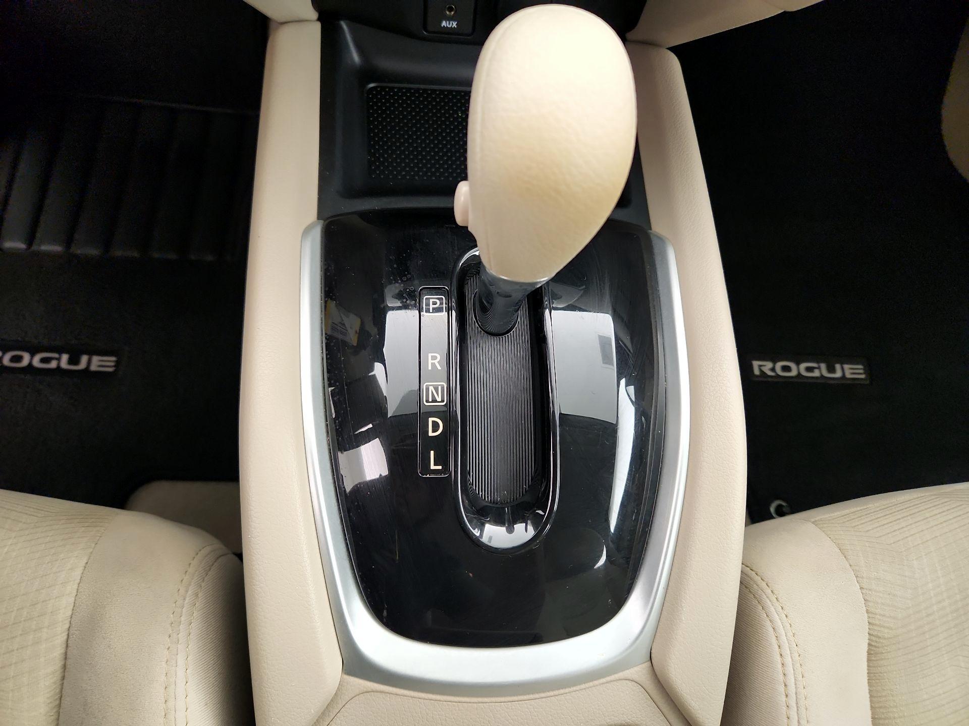Thumbnail: 2015 Nissan Rogue - 17