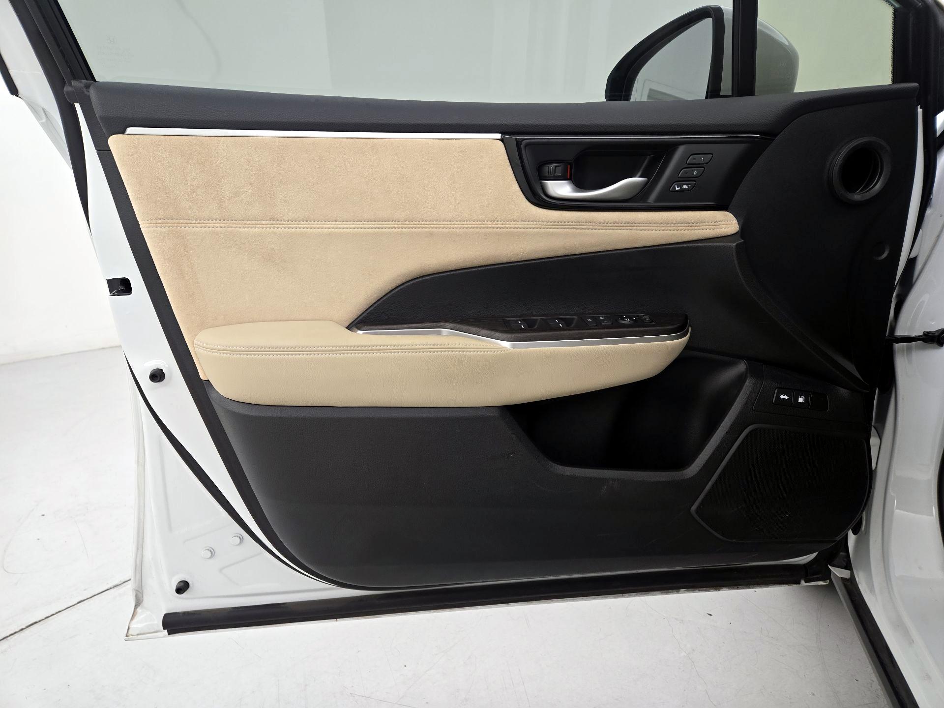 Thumbnail: 2018 Honda Clarity - 12