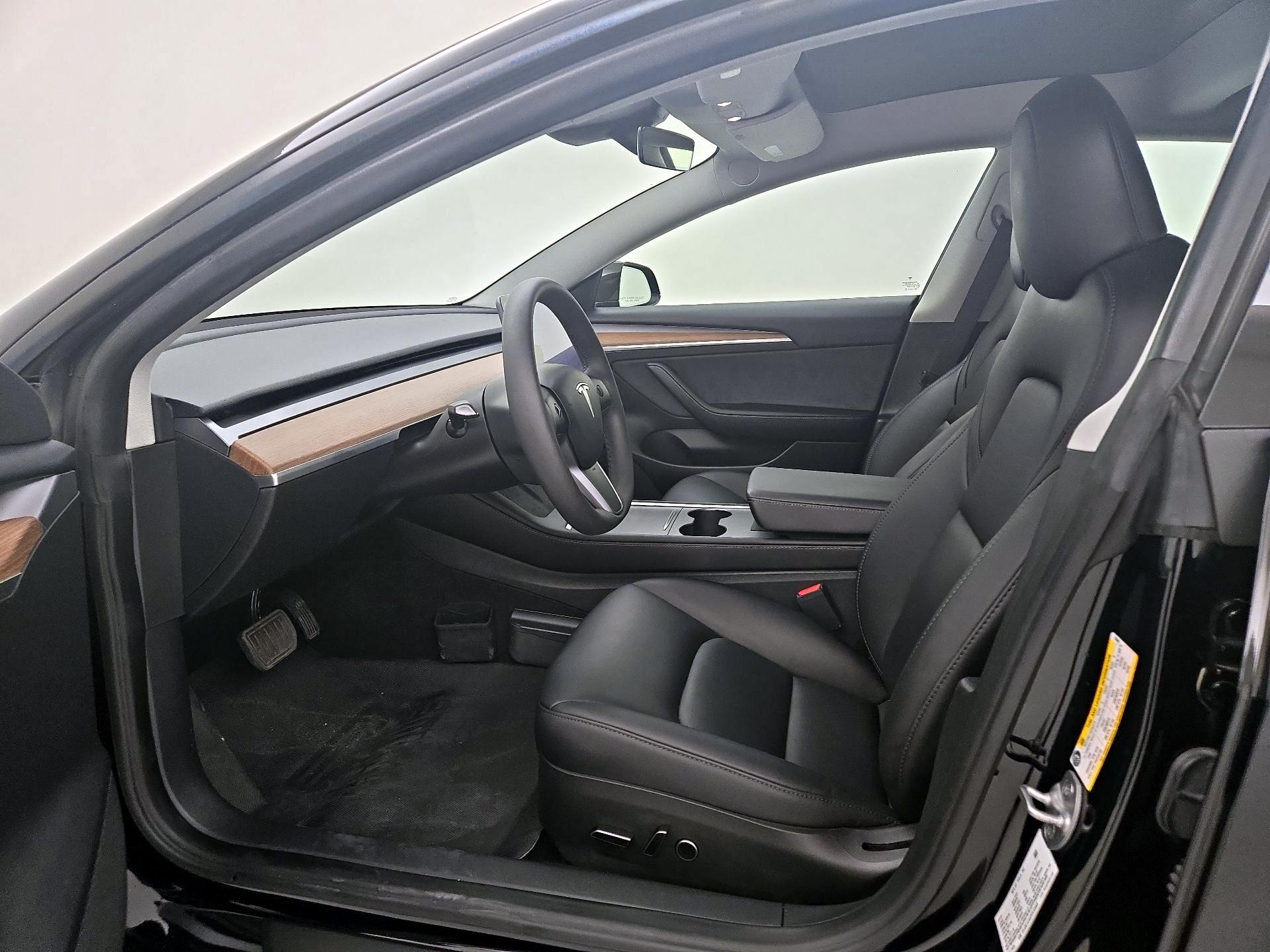 Thumbnail: 2023 Tesla Model 3 - 11