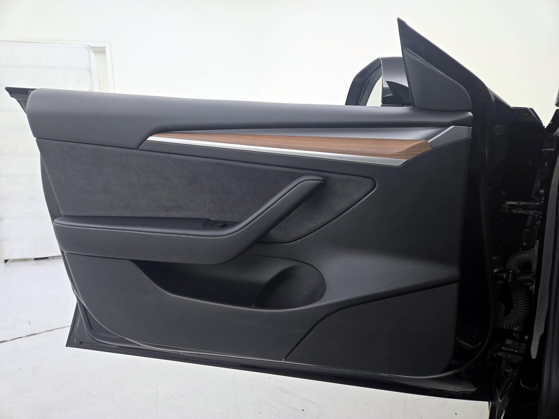 Thumbnail: 2023 Tesla Model 3 - 12
