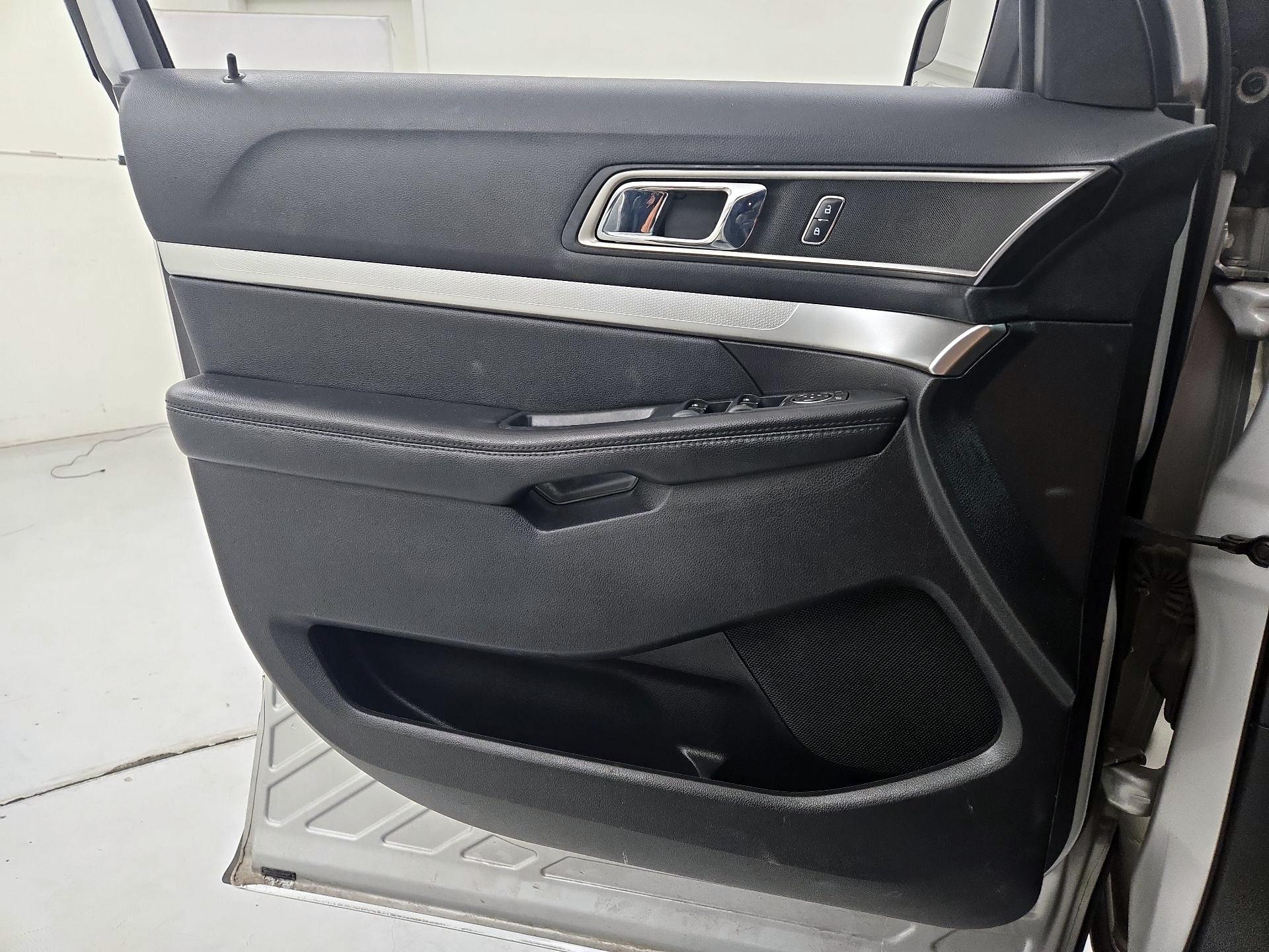 Thumbnail: 2016 Ford Explorer - 12