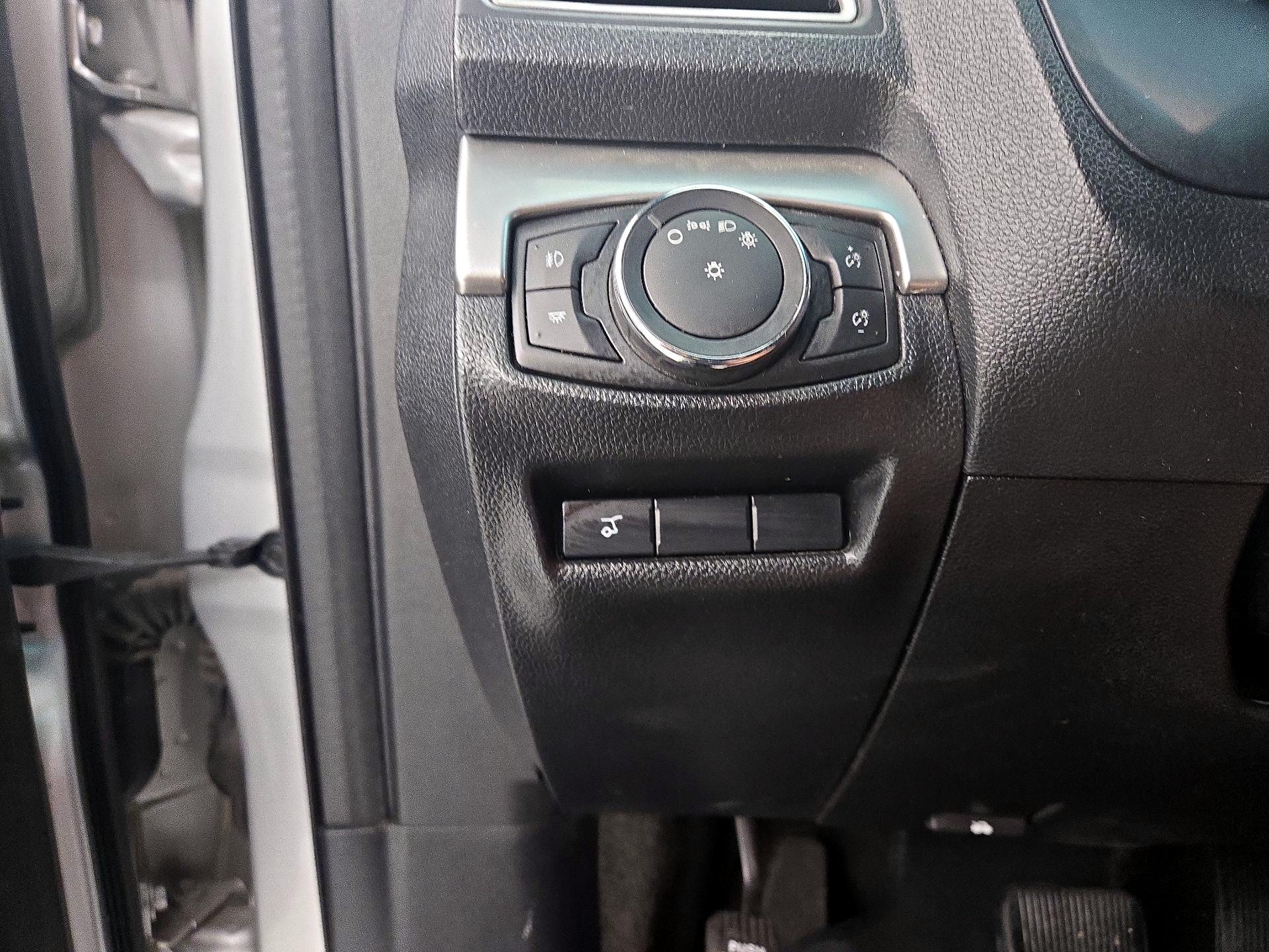 Thumbnail: 2016 Ford Explorer - 13