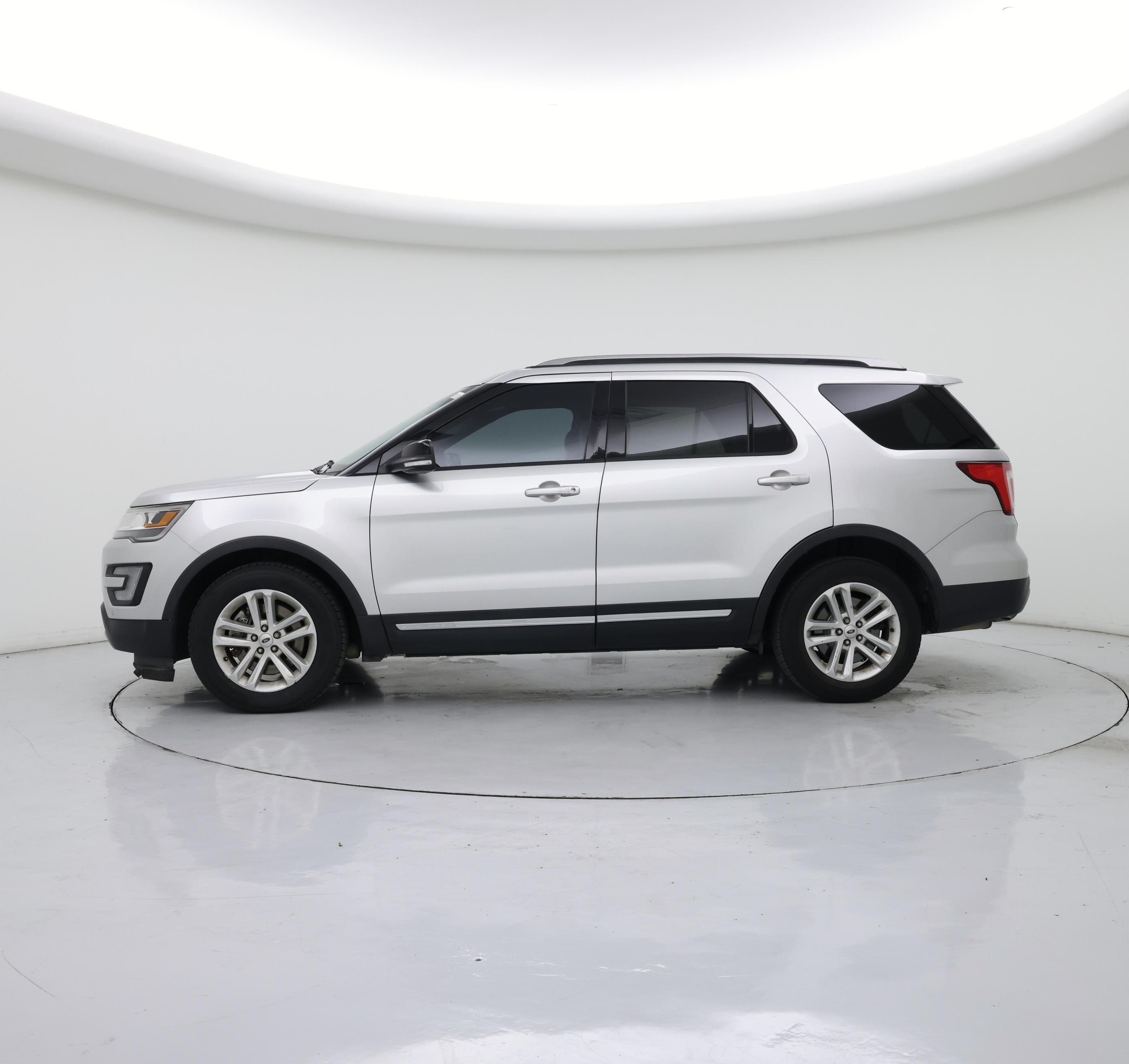 Thumbnail: 2016 Ford Explorer - 3