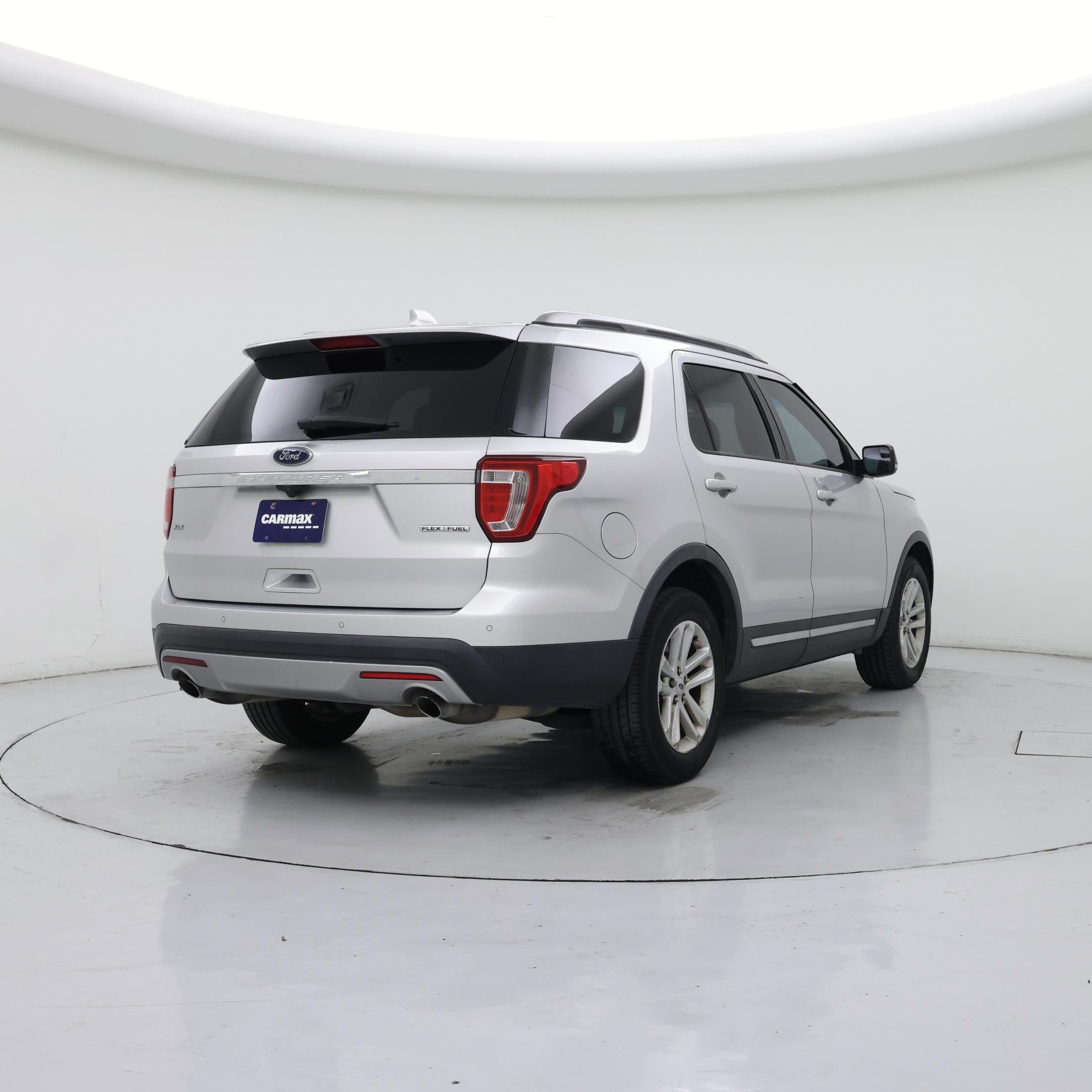 Thumbnail: 2016 Ford Explorer - 8