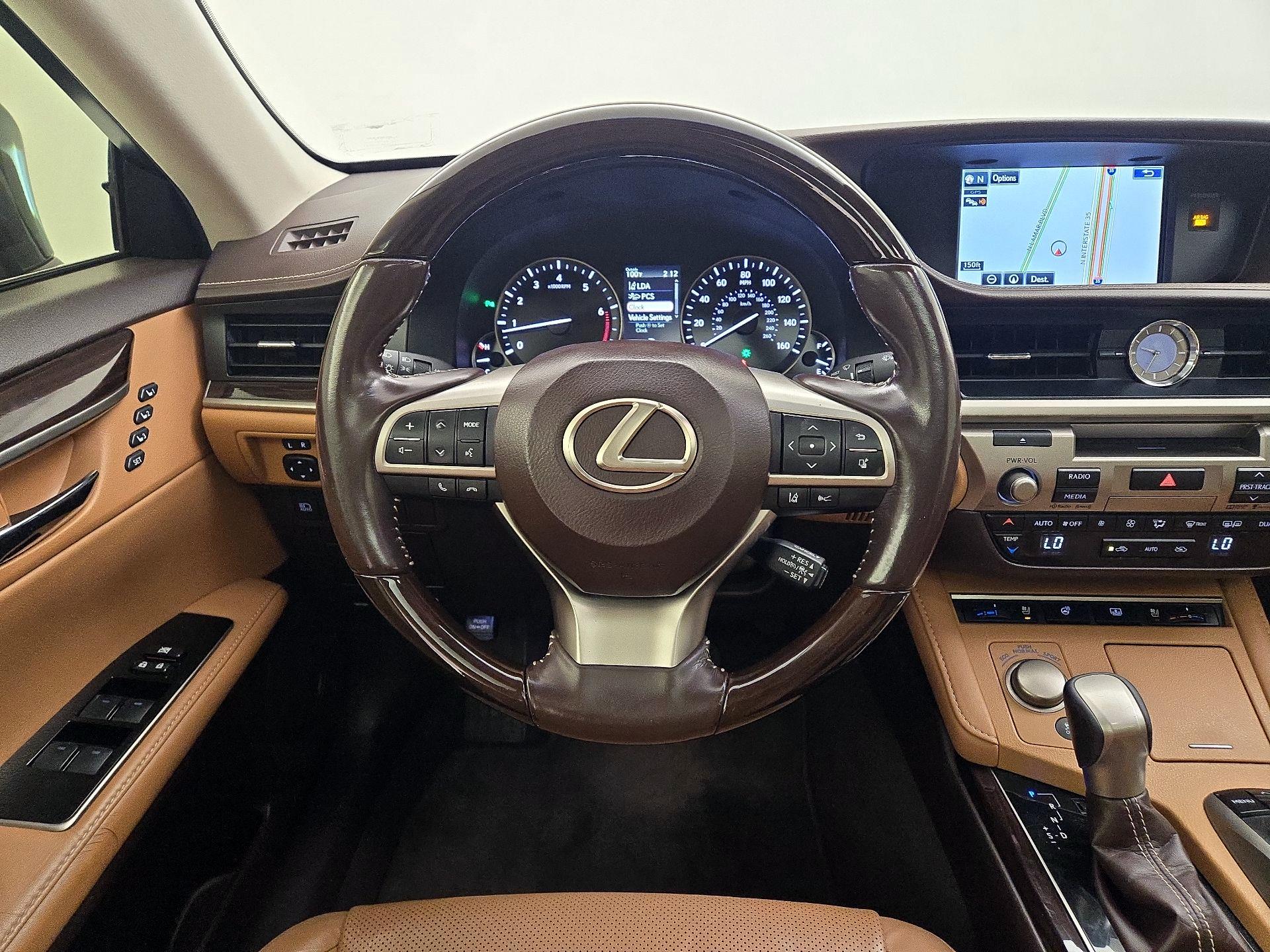 Thumbnail: 2016 Lexus ES - 10