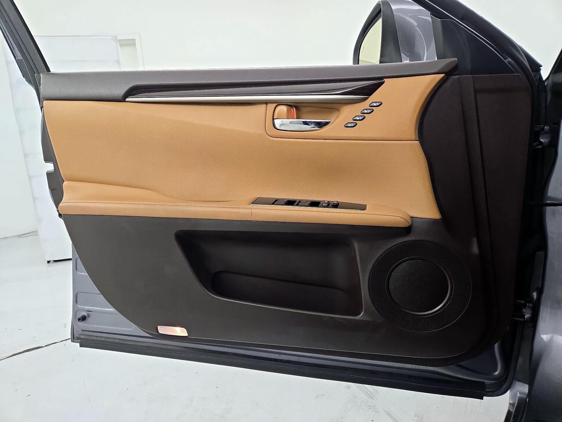 Thumbnail: 2016 Lexus ES - 12