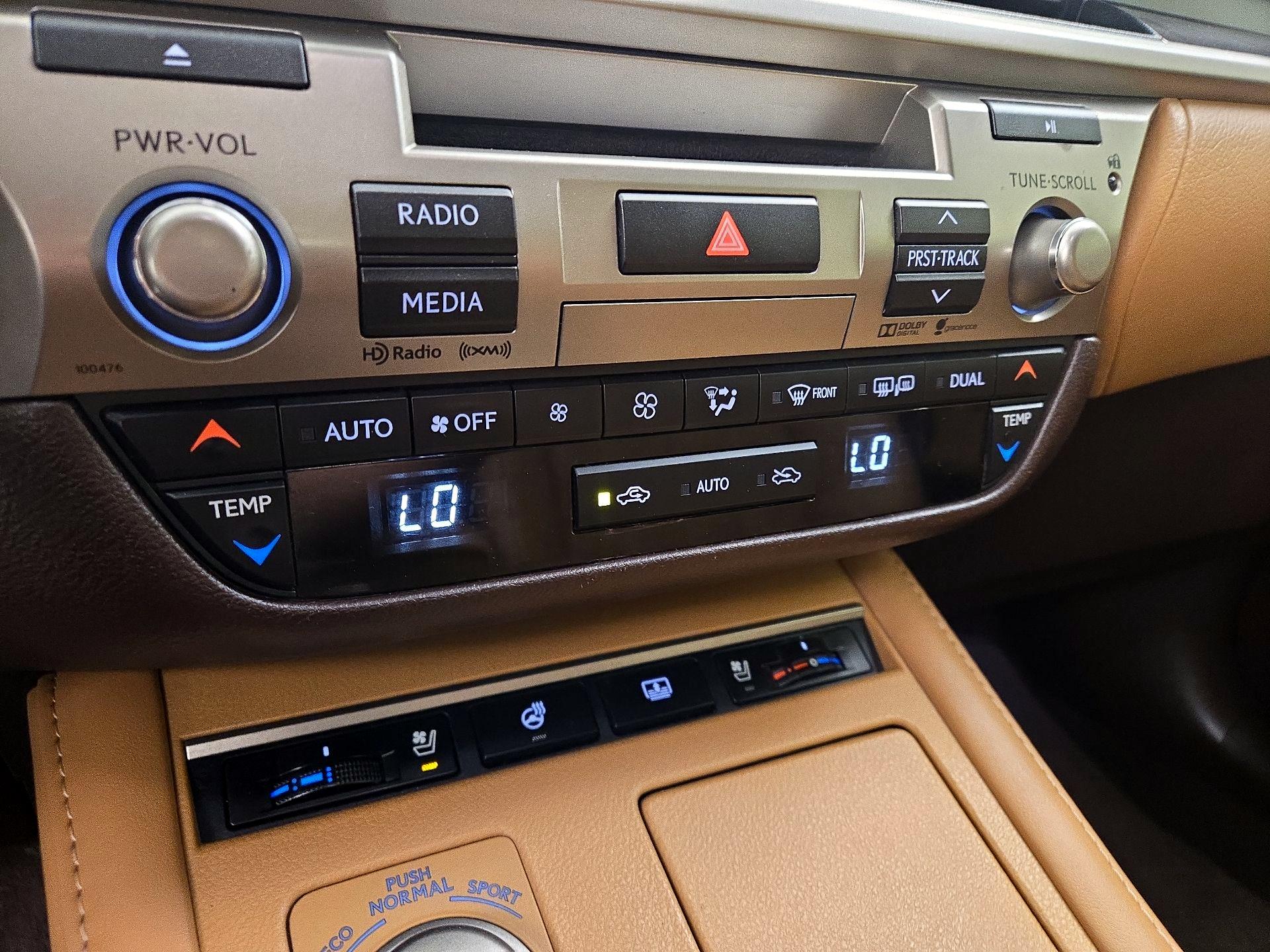 Thumbnail: 2016 Lexus ES - 17