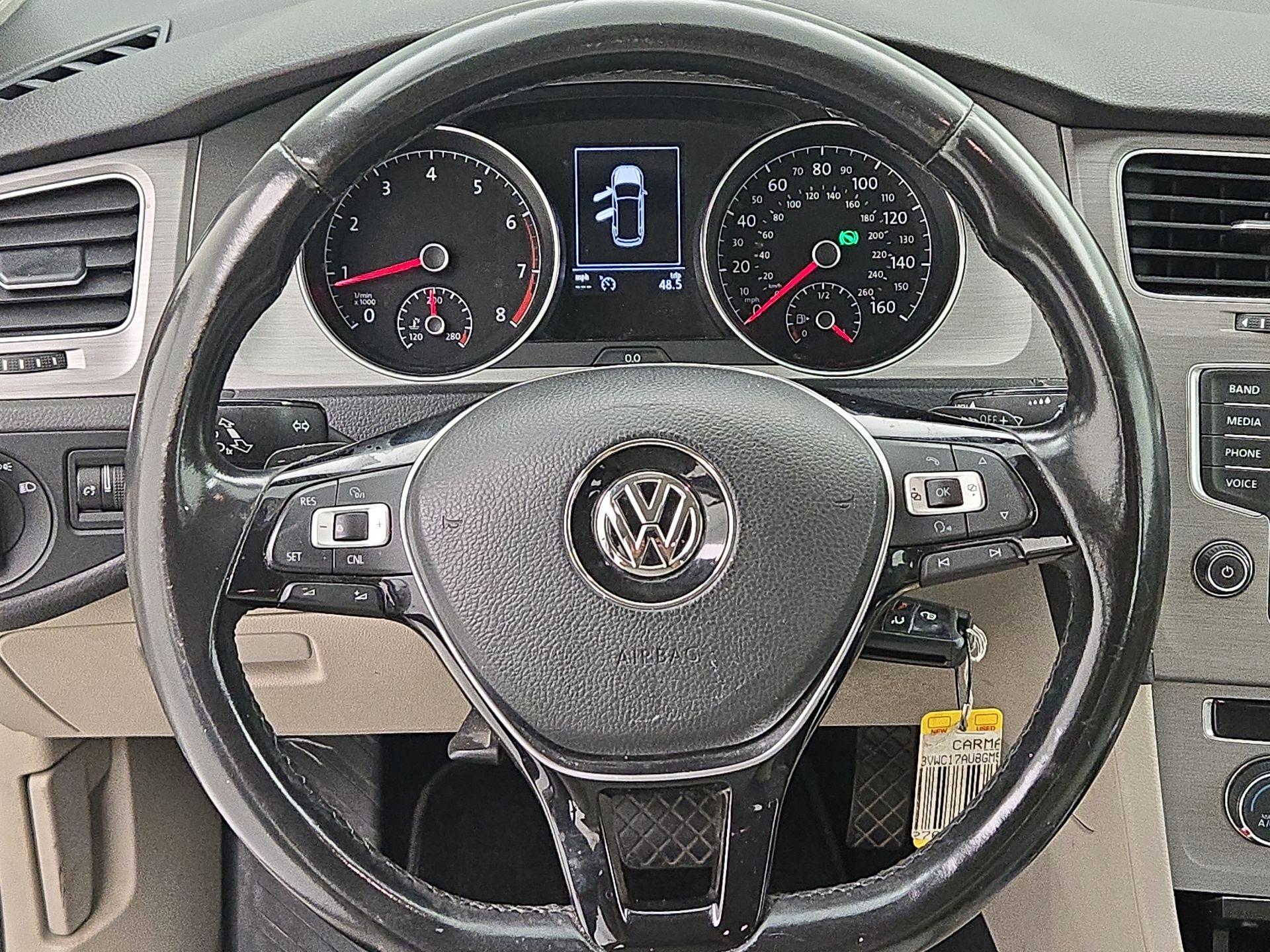 Thumbnail: 2016 Volkswagen Golf - 10