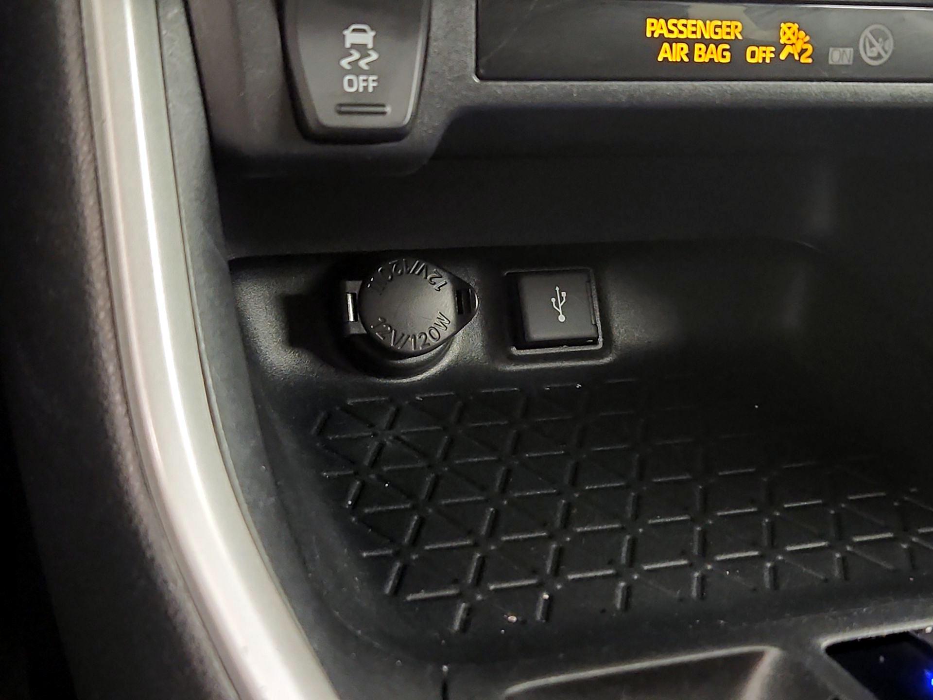 Thumbnail: 2020 Toyota RAV4 - 18