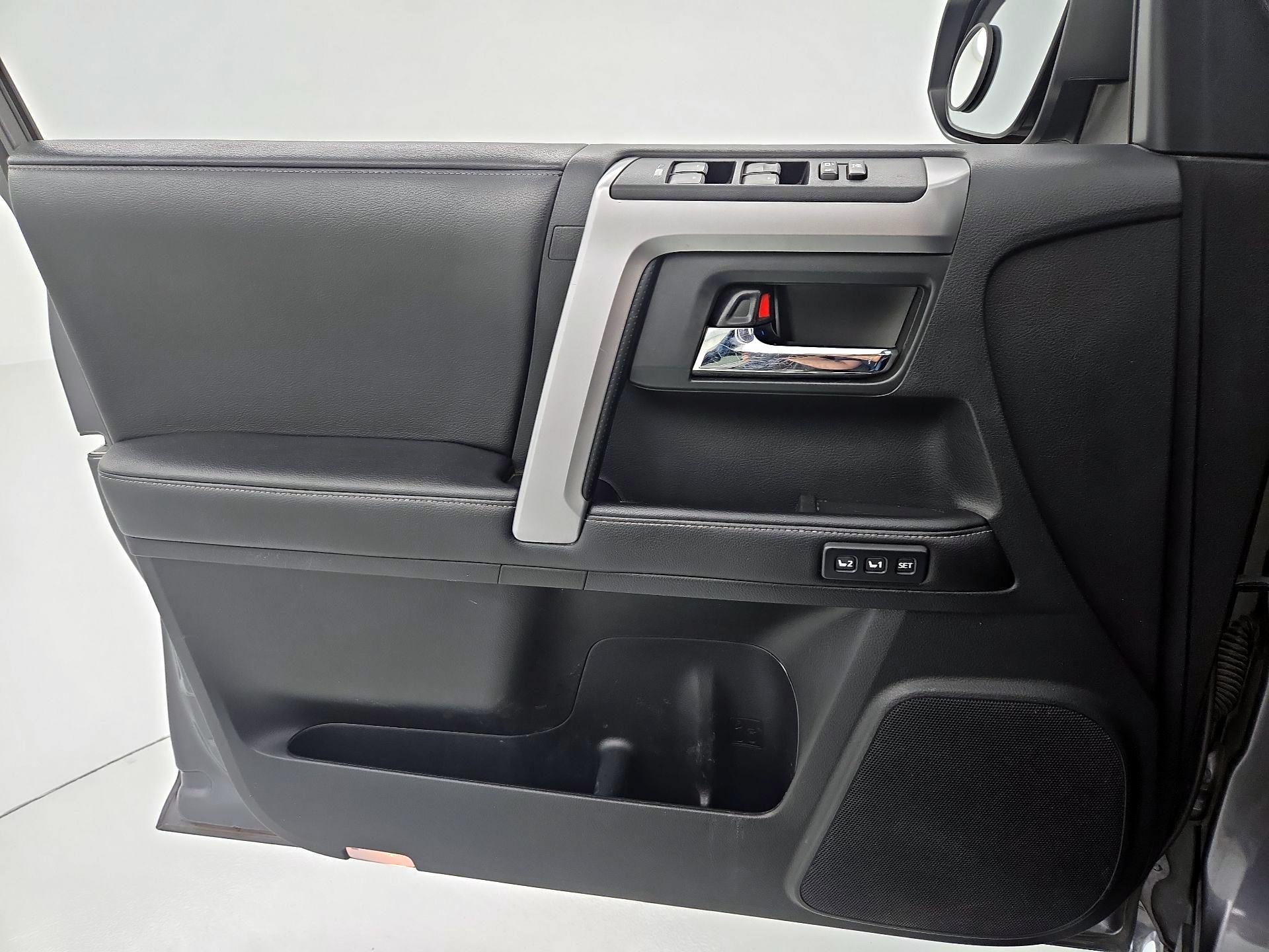 Thumbnail: 2015 Toyota 4Runner - 12