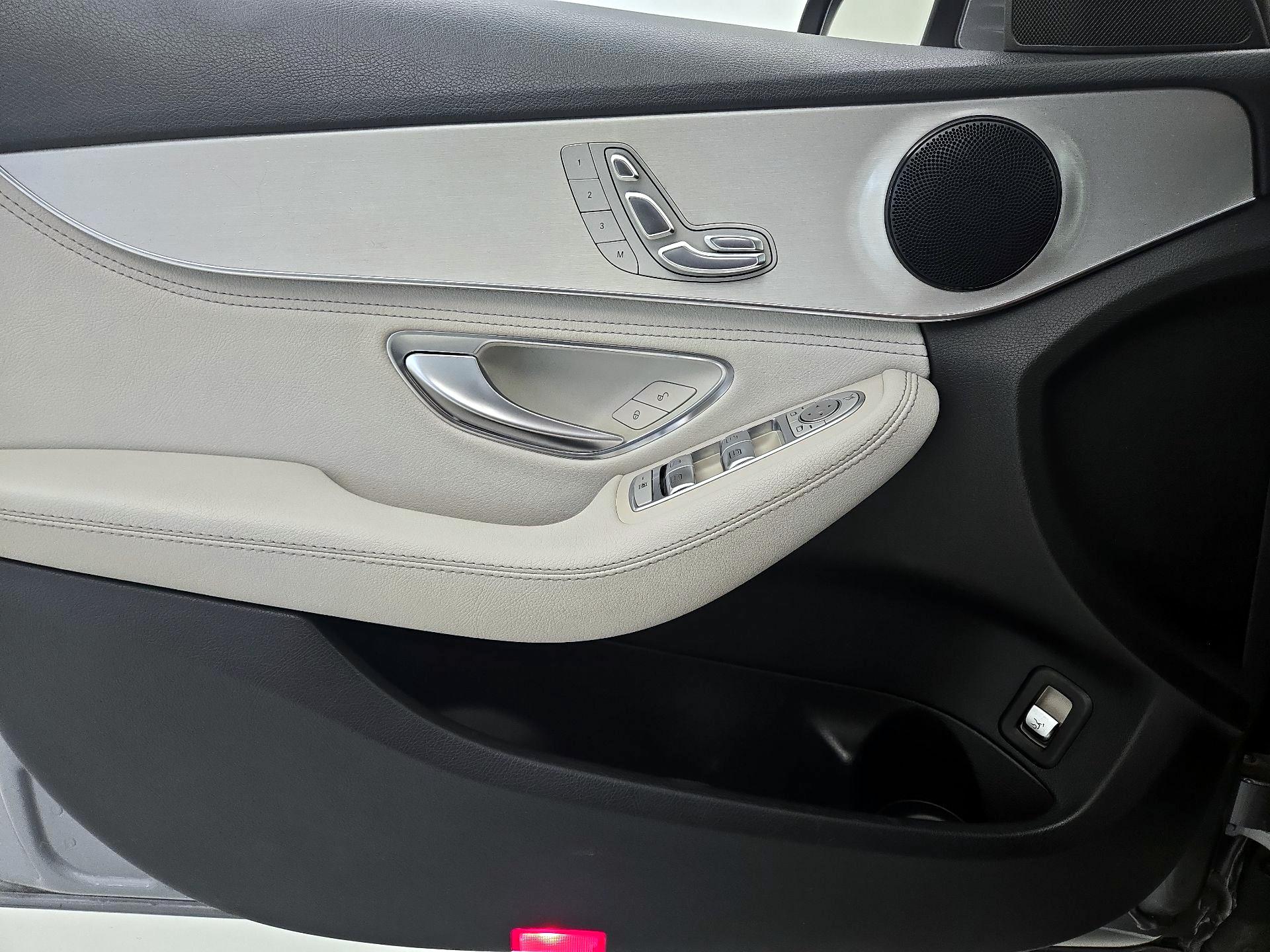 Thumbnail: 2016 Mercedes-Benz C-Class - 12