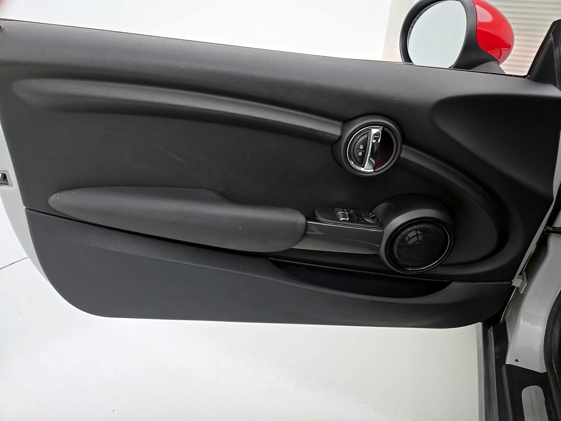 Thumbnail: 2016 MINI Cooper Hardtop - 12