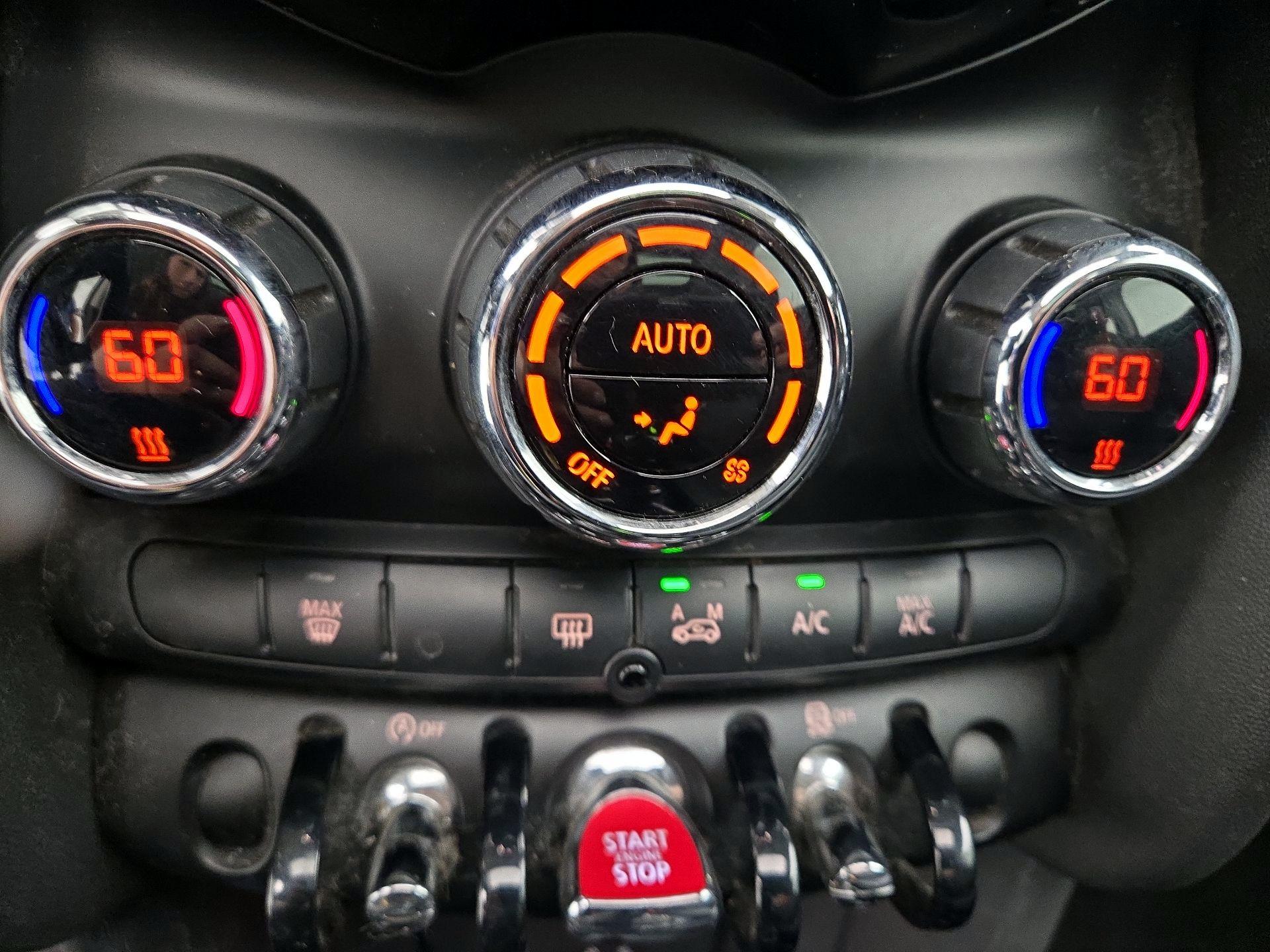 Thumbnail: 2016 MINI Cooper Hardtop - 15