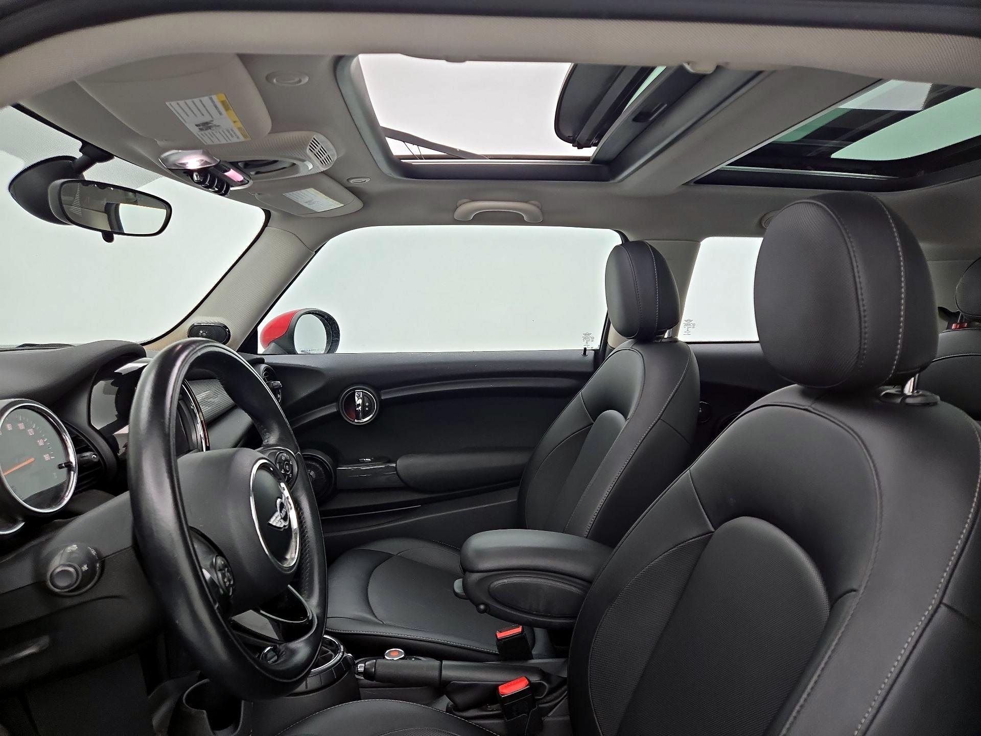 Thumbnail: 2016 MINI Cooper Hardtop - 18