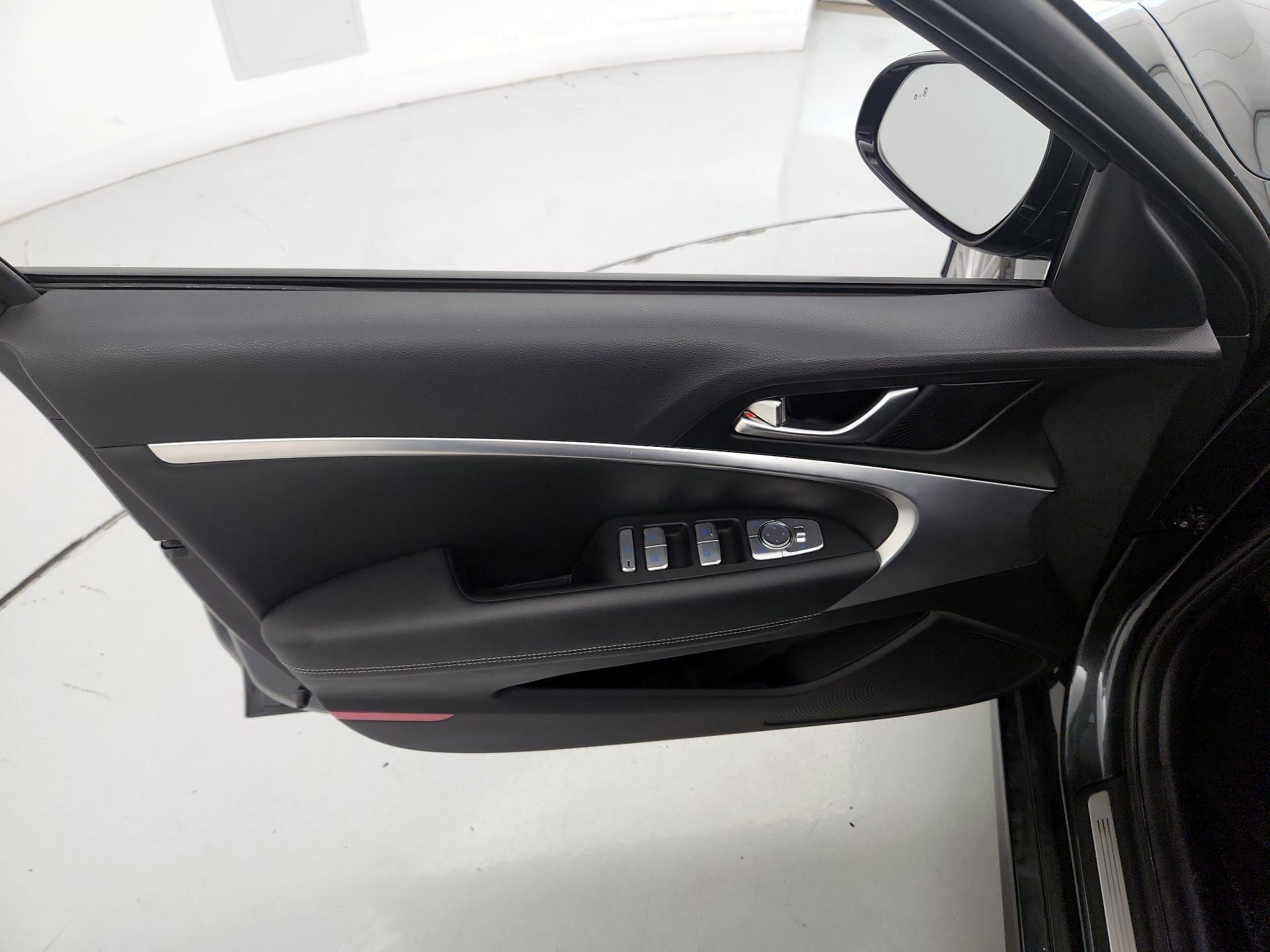Thumbnail: 2021 Genesis G70 - 12