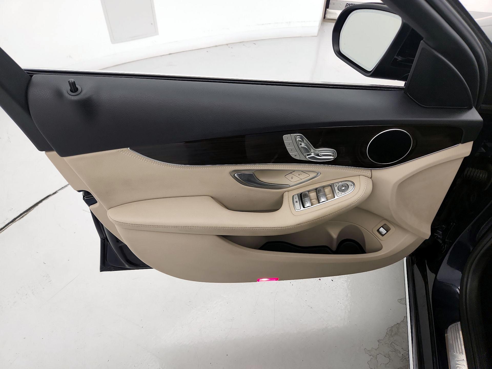 Thumbnail: 2015 Mercedes-Benz C-Class - 12