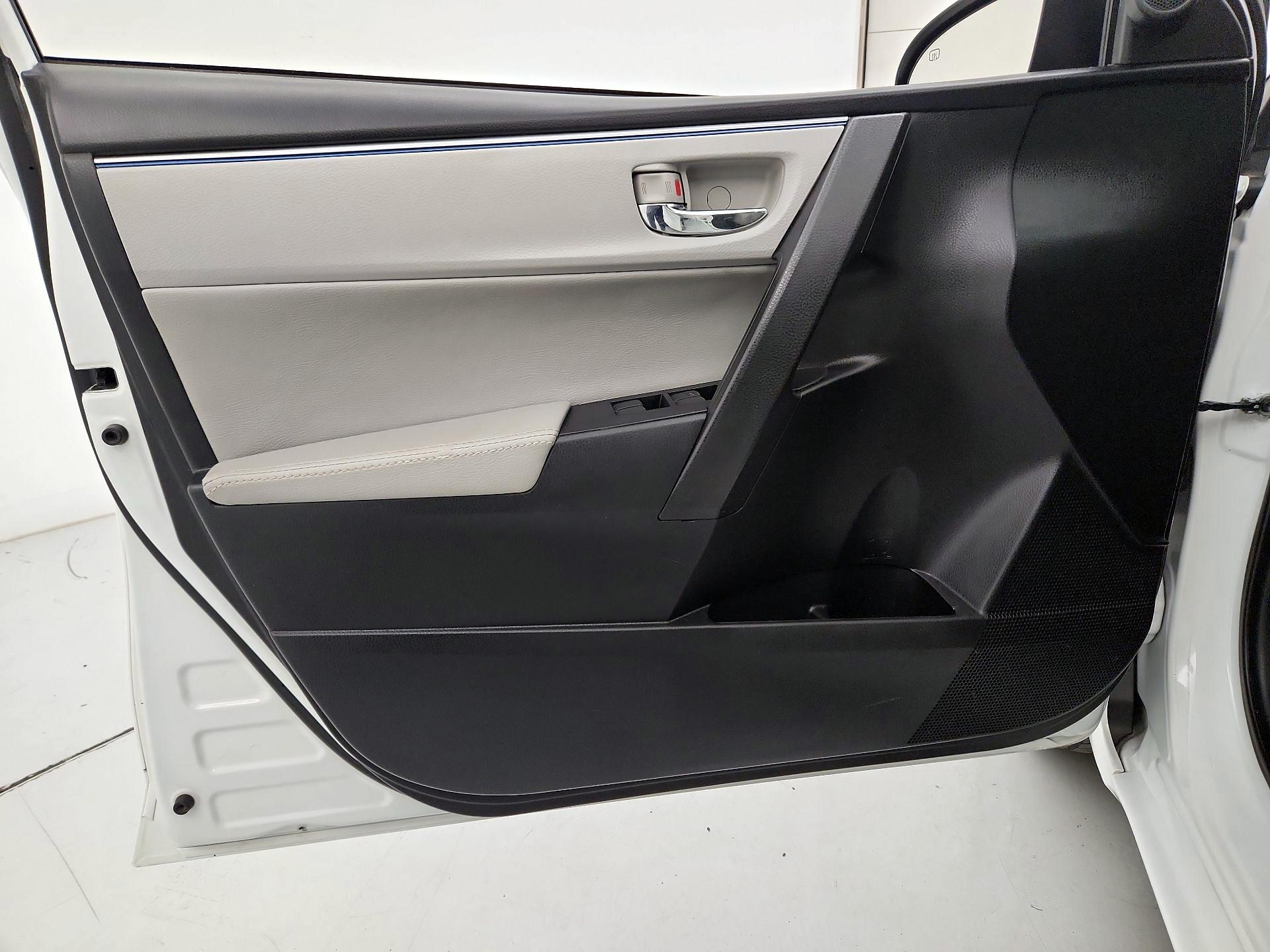 Thumbnail: 2015 Toyota Corolla - 12