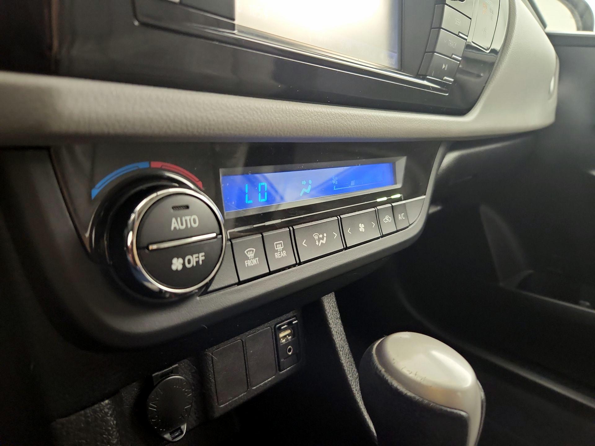Thumbnail: 2015 Toyota Corolla - 16